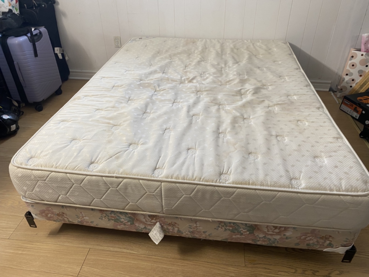 Queen Mattress and Box Spring Set - photo 3