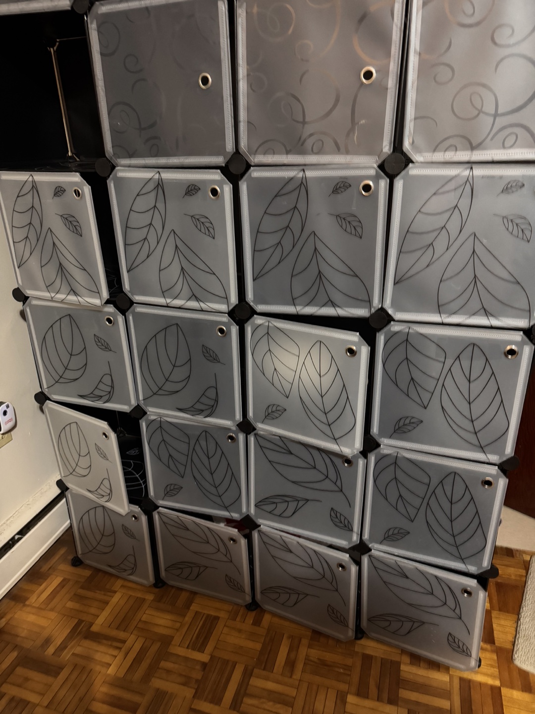 24 Cube Organizer with Leaf Design (plastic)