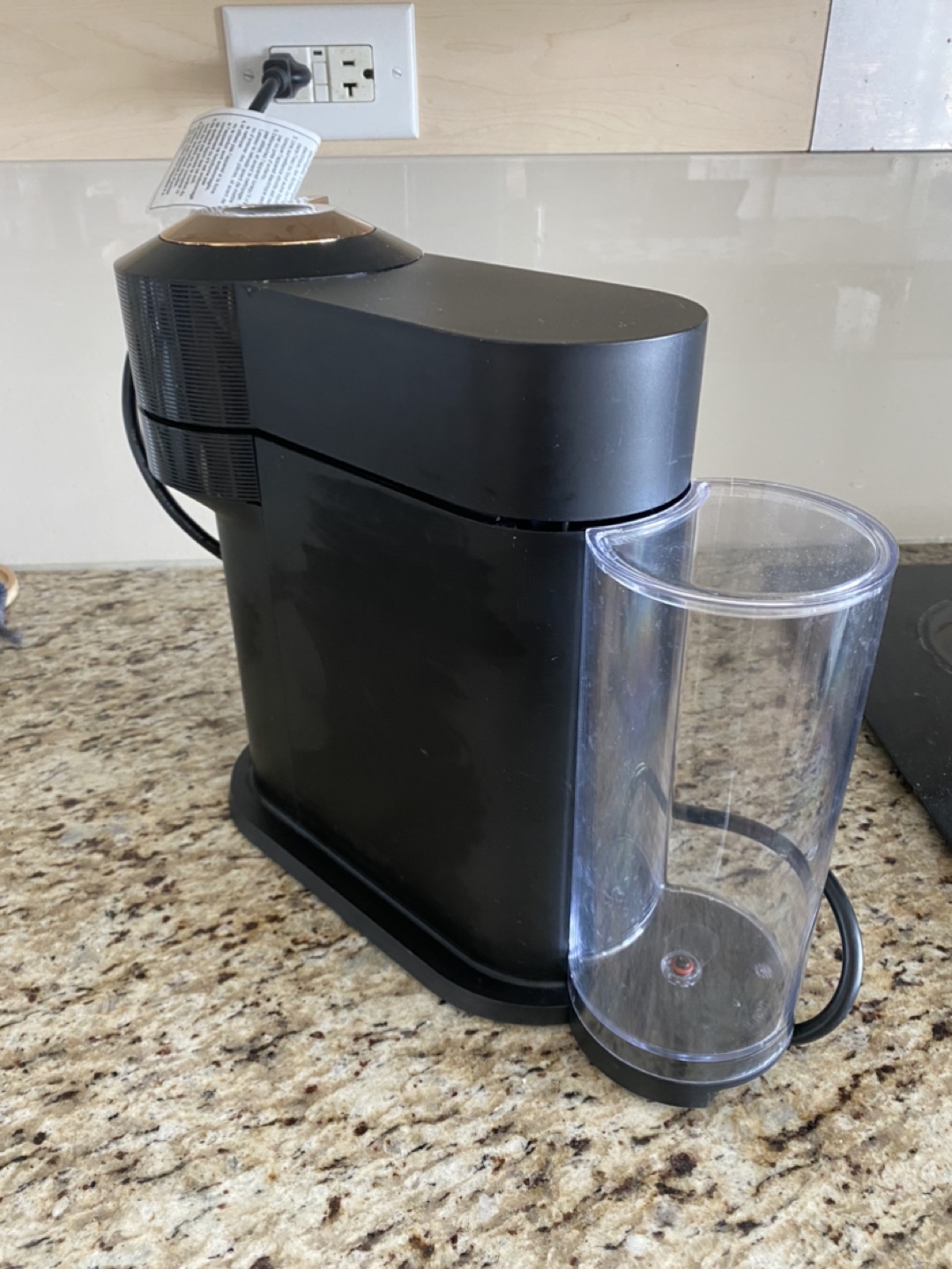 Nespresso Vertuo Next coffee and espresso maker - photo 4