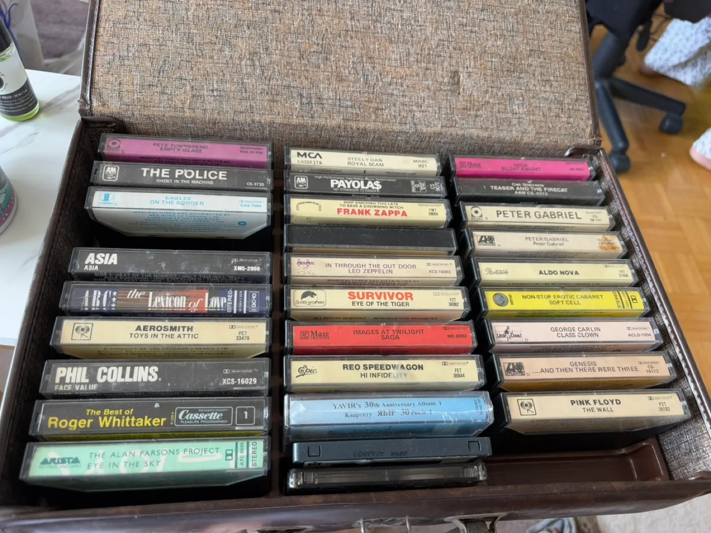Vintage Cassette Tape Carrying Case with 24 Tapes thumbnail