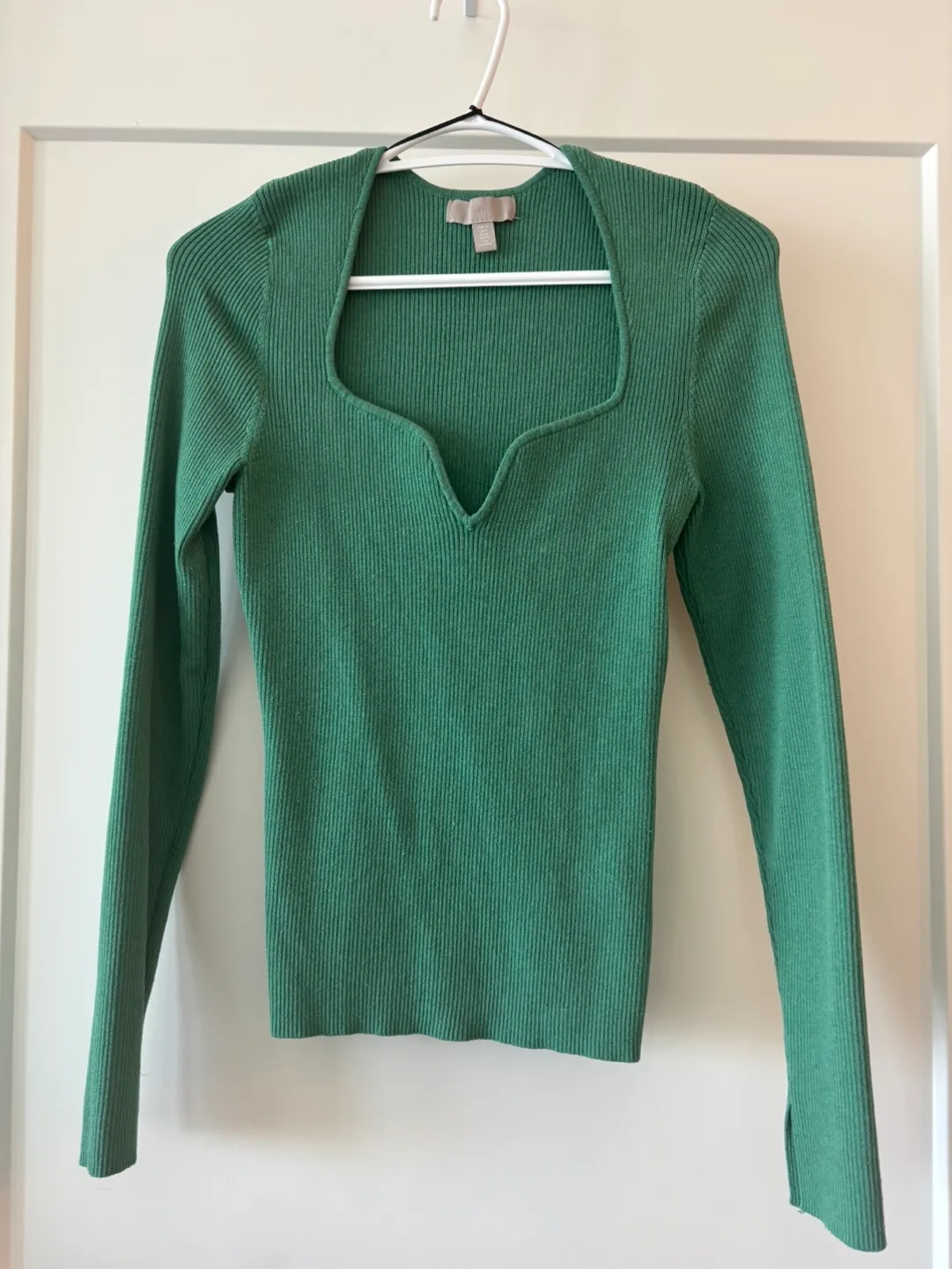H&M Green Ribbed Knit Sweater - Size Medium image indicator(2)