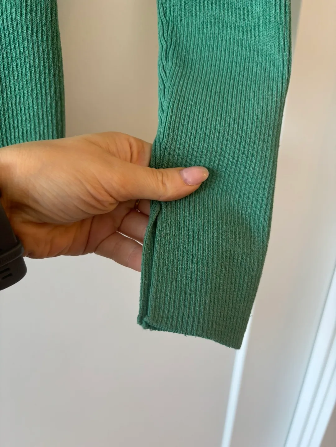 H&M Green Ribbed Knit Sweater - Size Medium image indicator(3)