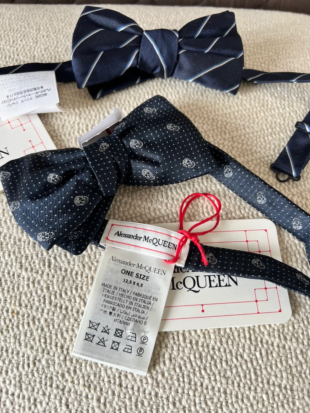 Alexander McQueen Men's Bow Ties (2) image indicator(2)