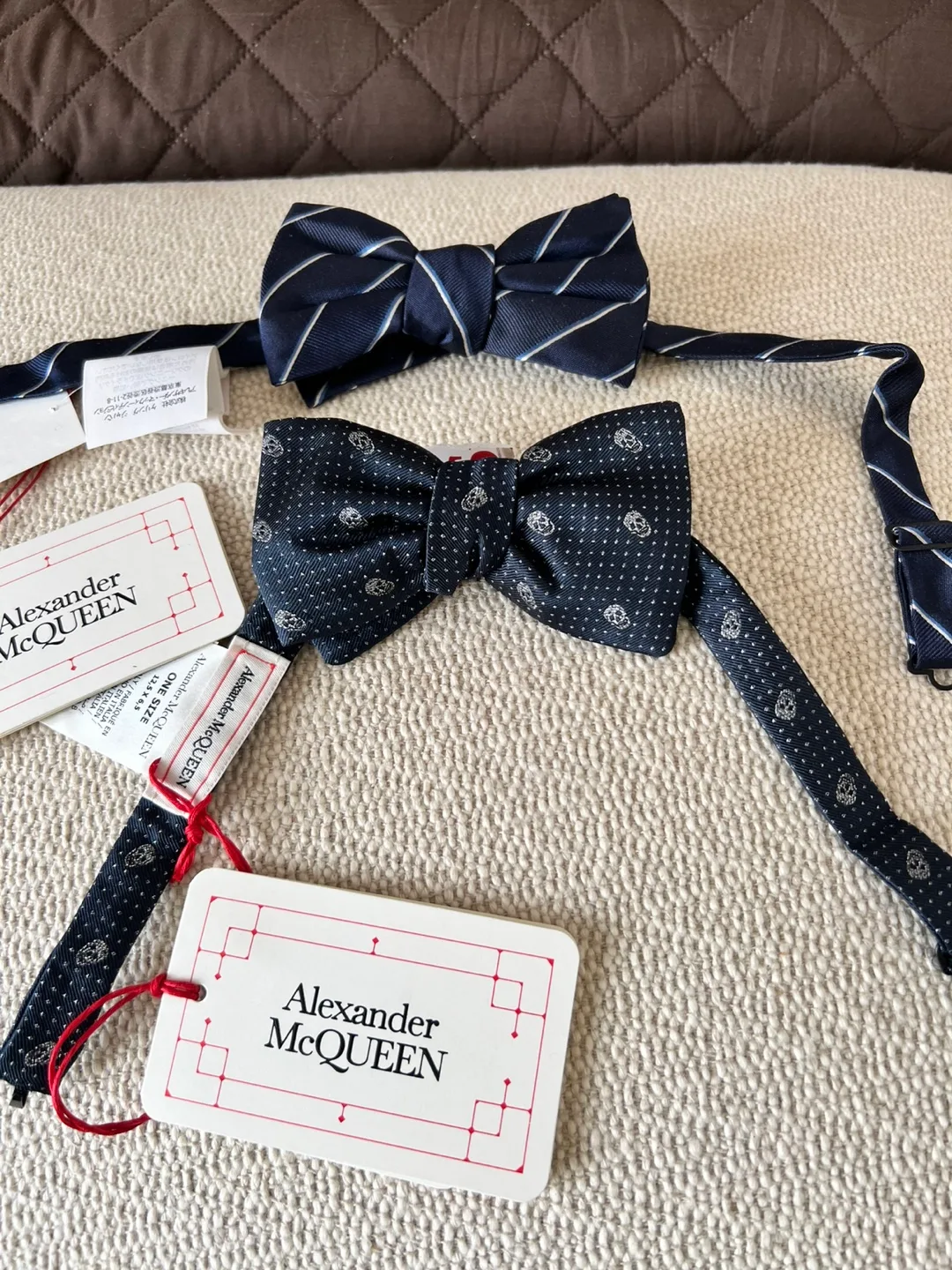 Alexander McQueen Men's Bow Ties (2) image indicator(4)