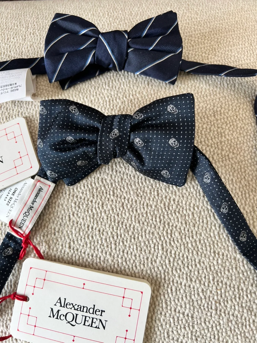 Alexander McQueen Men's Bow Ties (2) image indicator(5)