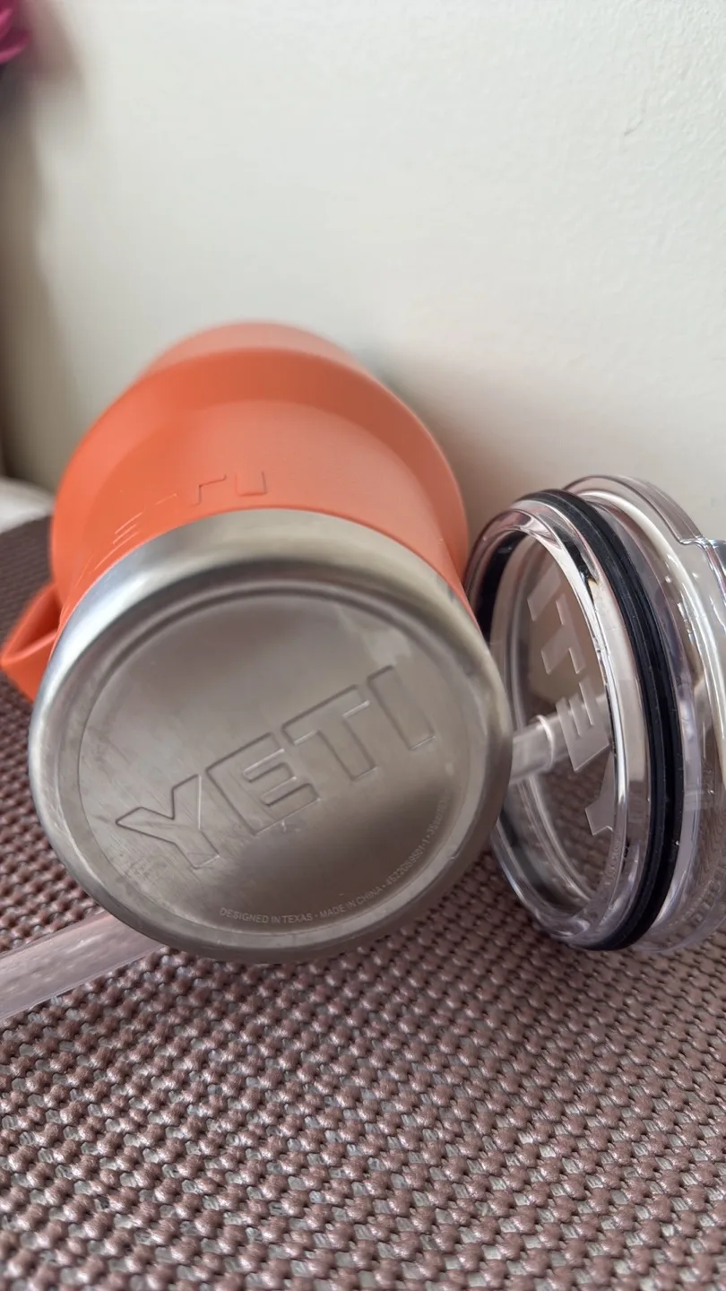 YETI Rambler 35 oz Straw Mug - Great condition!! image indicator(5)