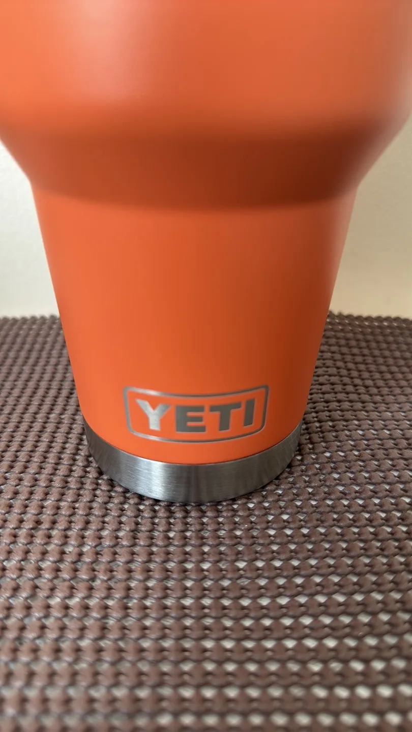 YETI Rambler 35 oz Straw Mug - Great condition!! image indicator(2)