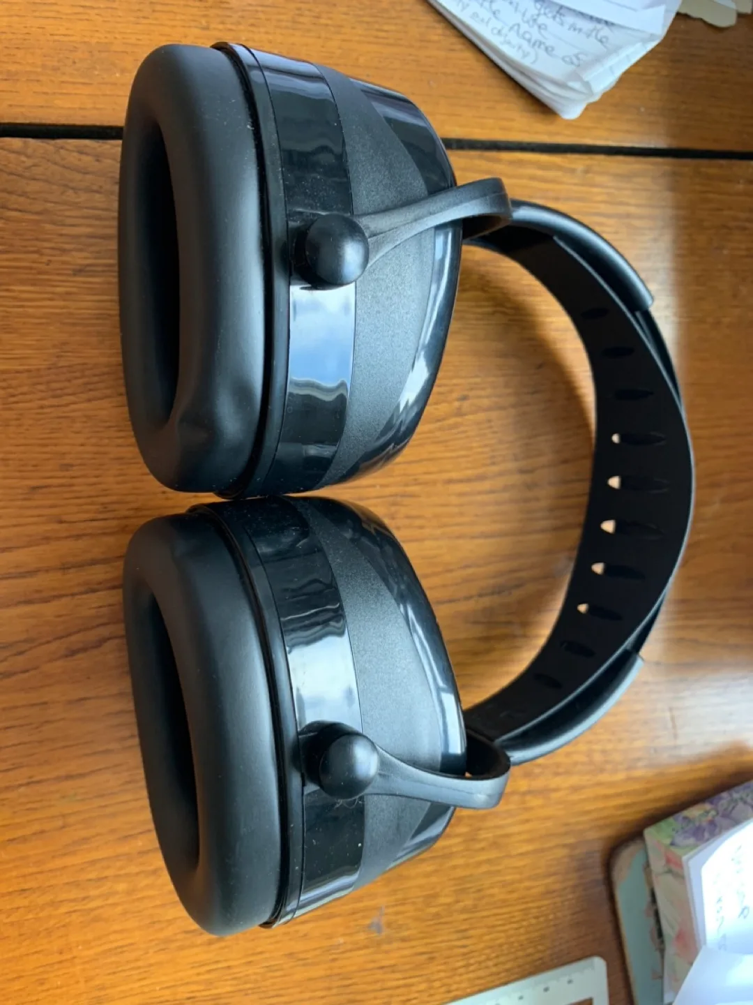 Noise reduction earmuffs image indicator(2)