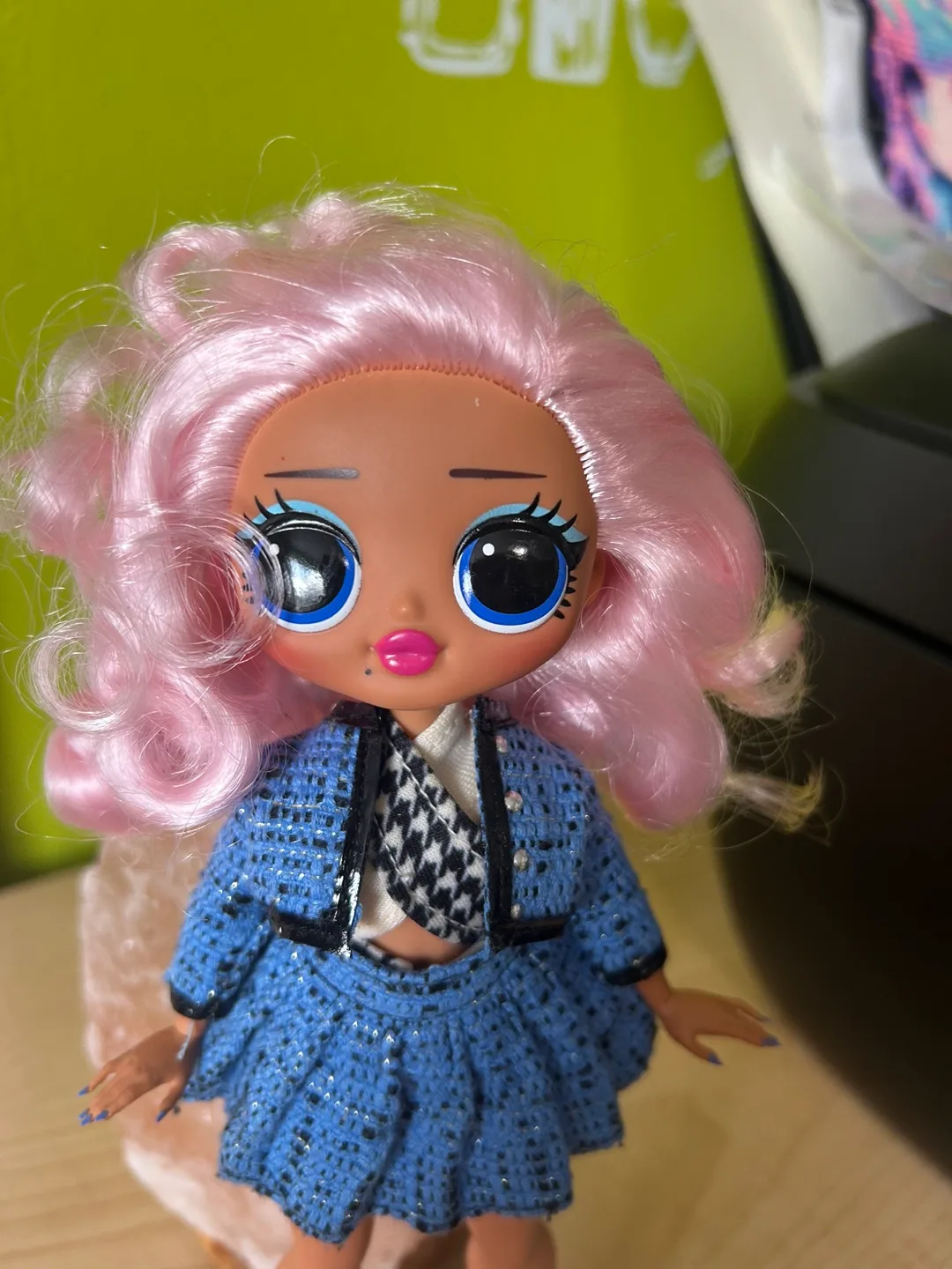 LOL OMG Uptown Girl Fashion Doll image indicator(2)