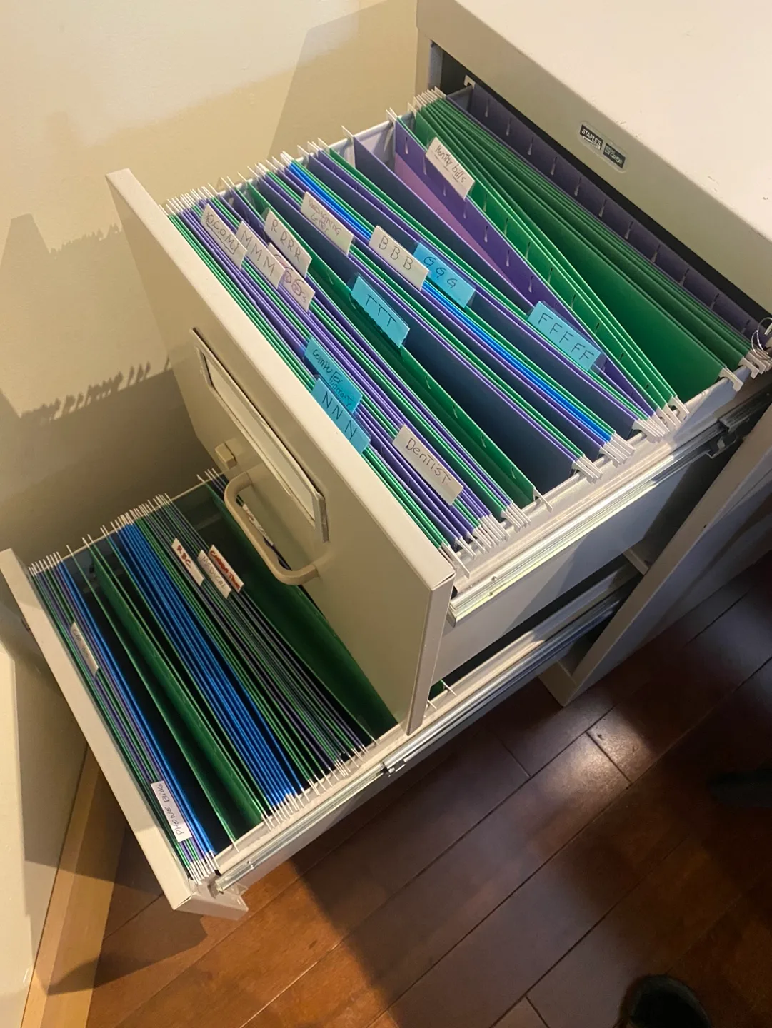 Staples 2-Drawer Lateral File Cabinet image indicator(3)