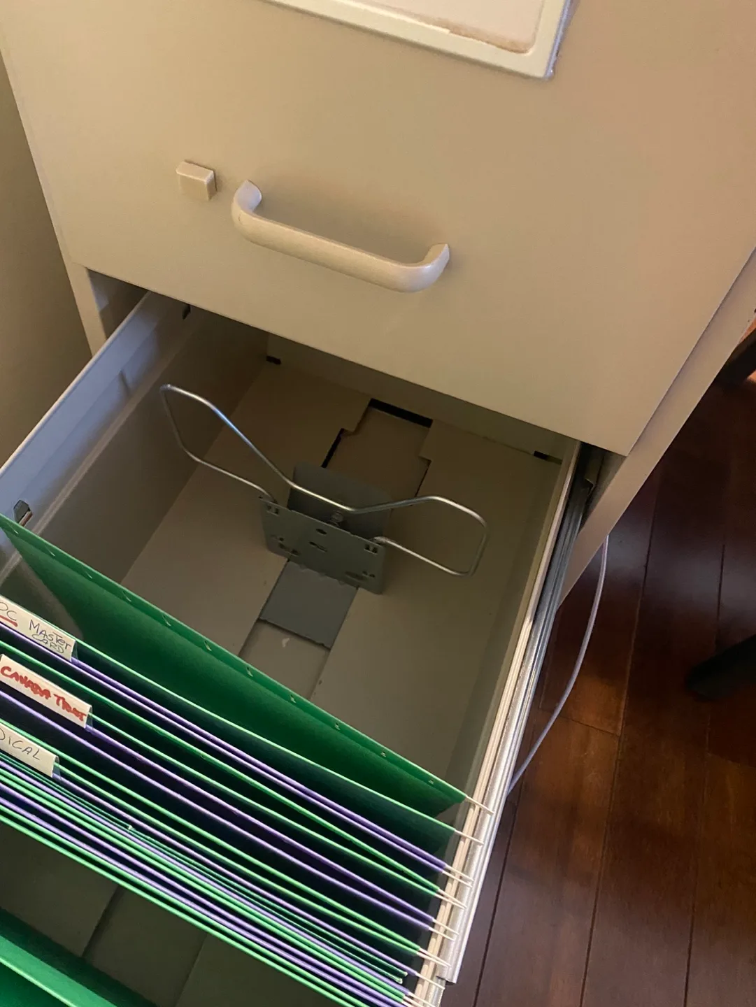 Staples 2-Drawer Lateral File Cabinet image indicator(5)