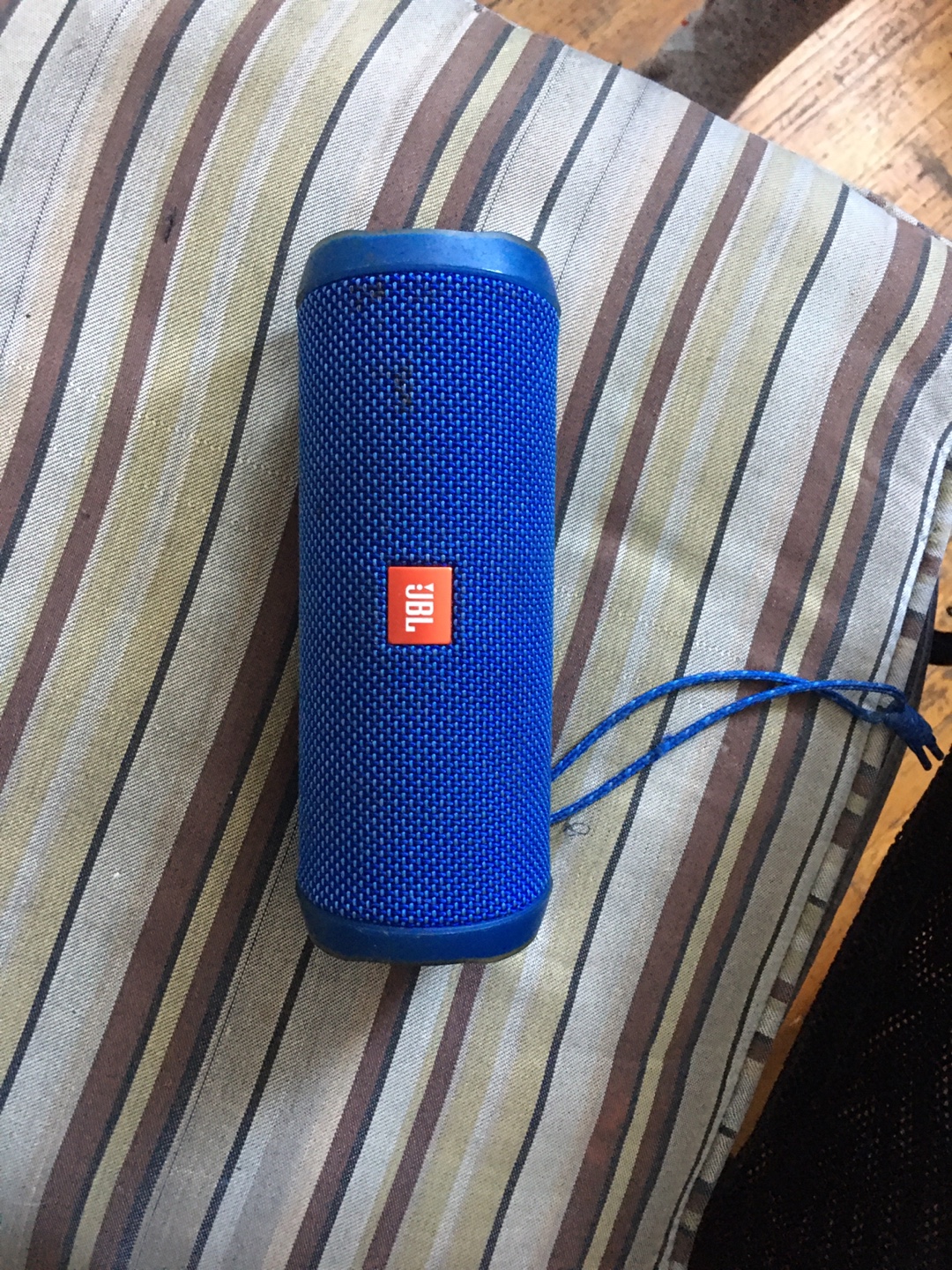 JBL Flip 4 waterproof speaker