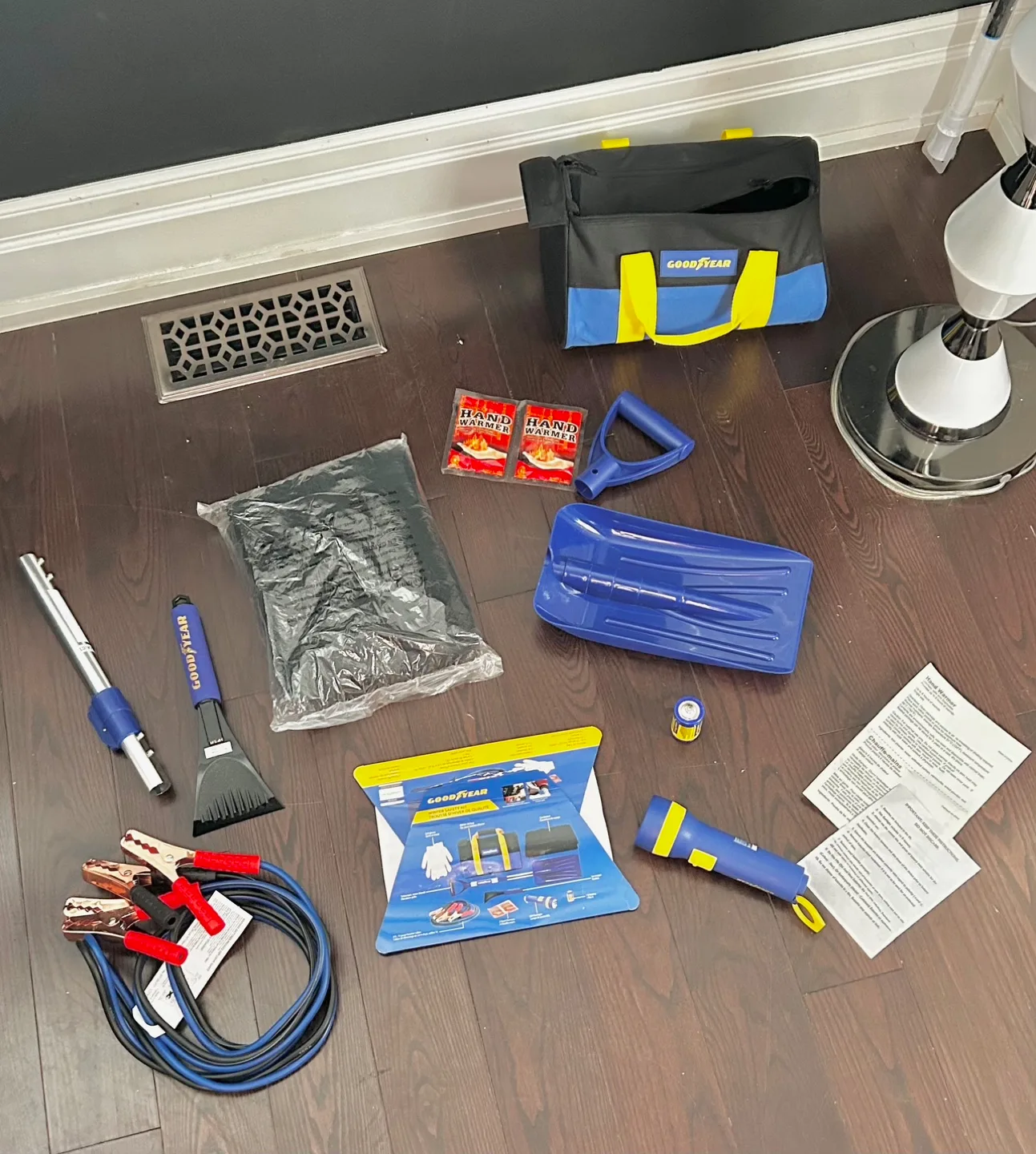 Goodyear Winter Safety Kit image indicator(5)