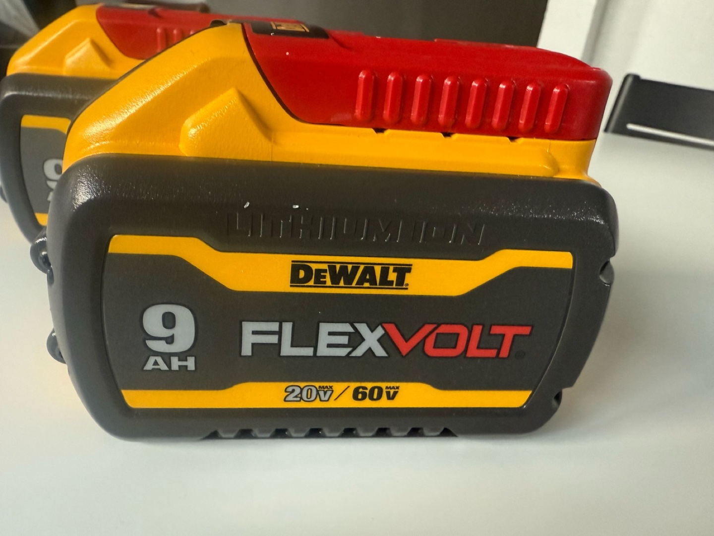 DeWalt 9Ah 20V/60V Flexvolt Batteries (each one) - photo 2