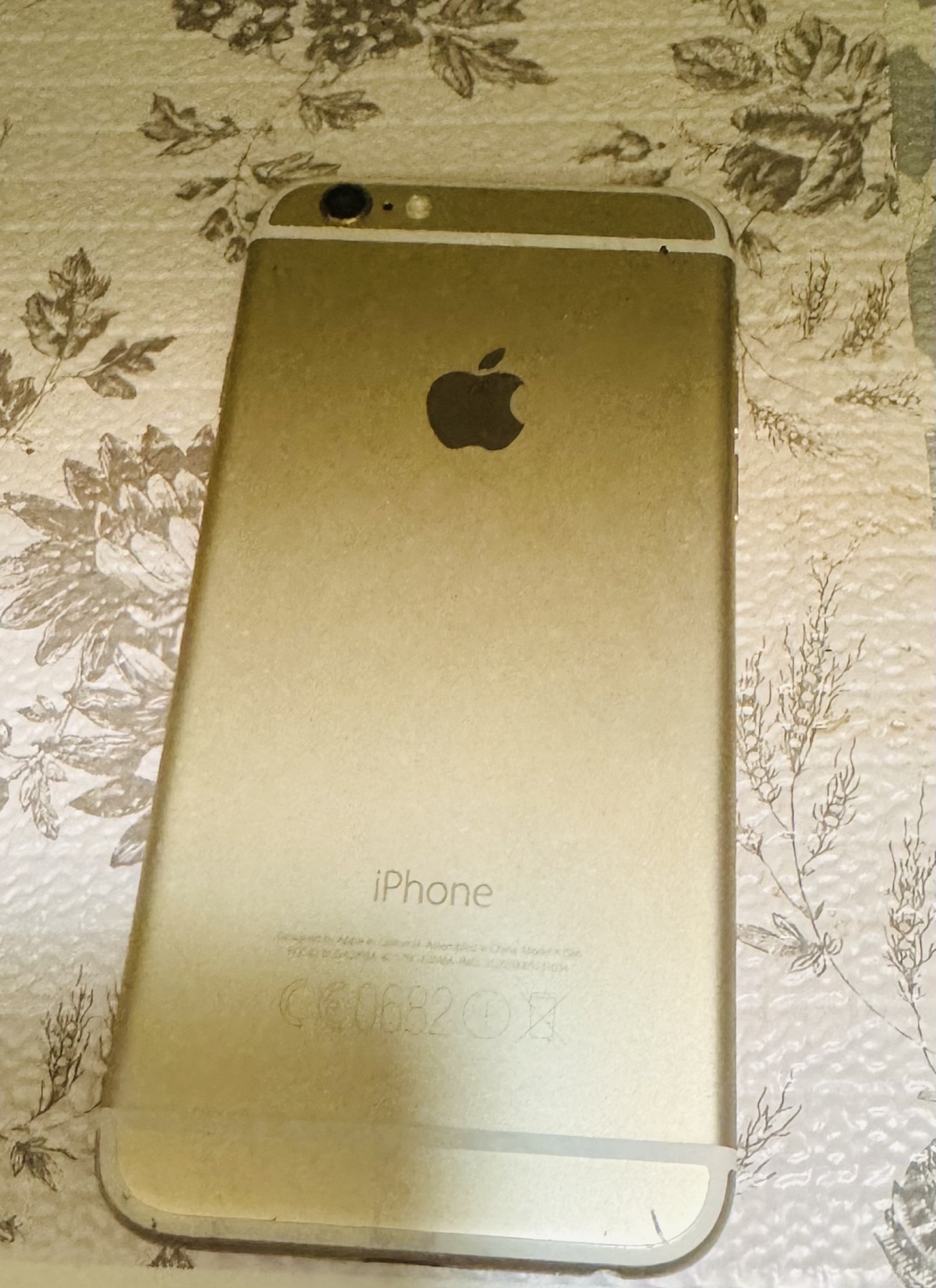 Gold iPhone 6s - photo 3