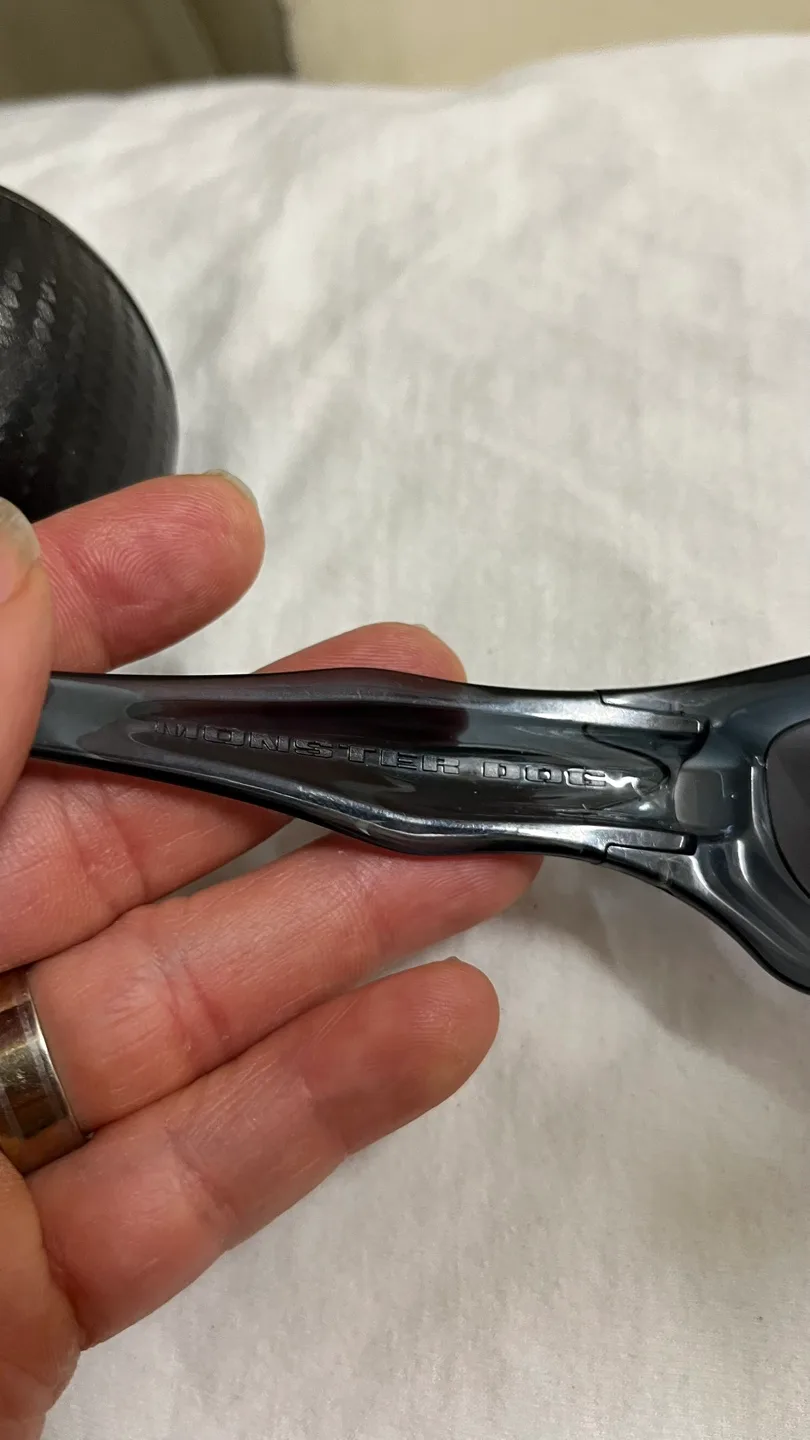 Oakley monster dog model Sunglasses with Case image indicator(6)