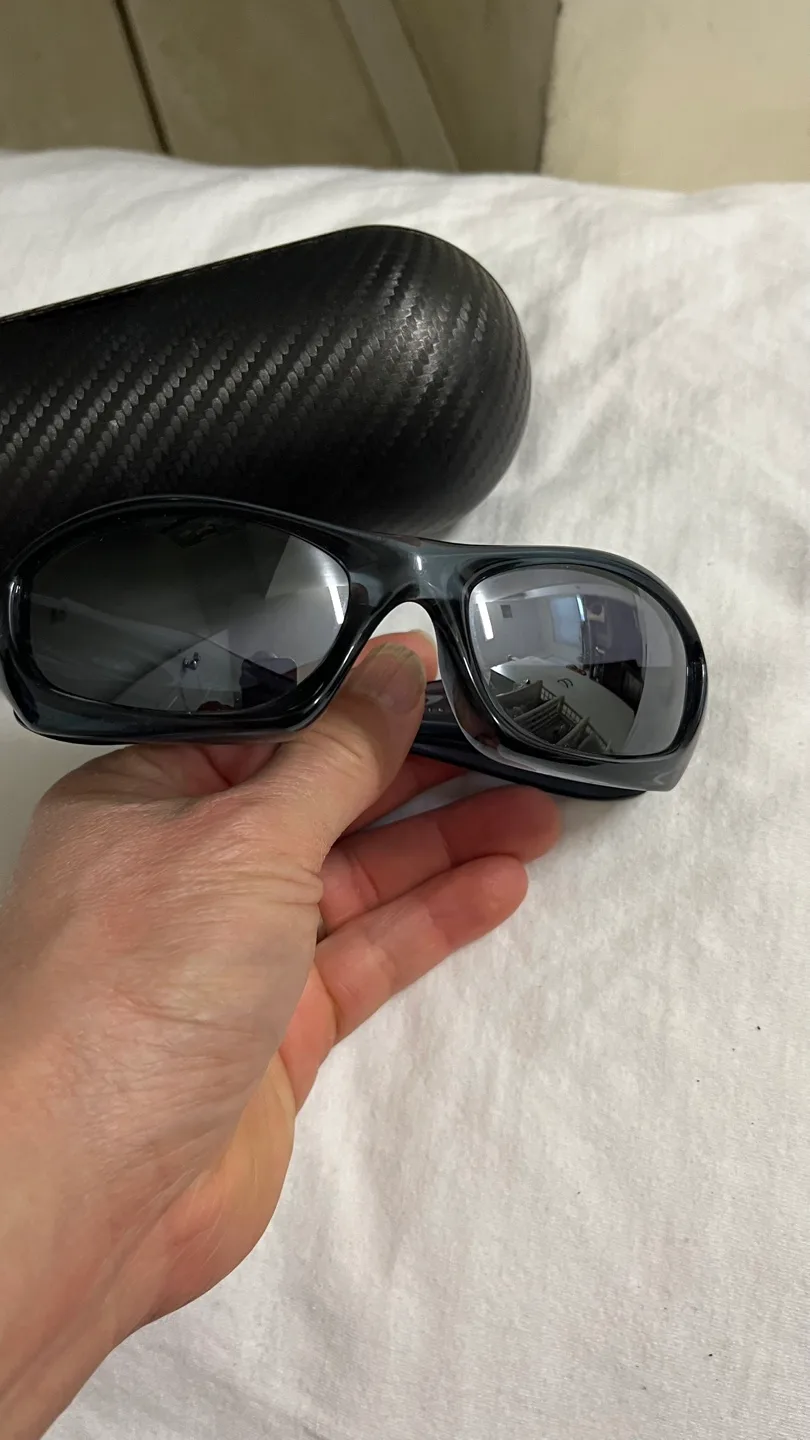 Oakley monster dog model Sunglasses with Case image indicator(7)