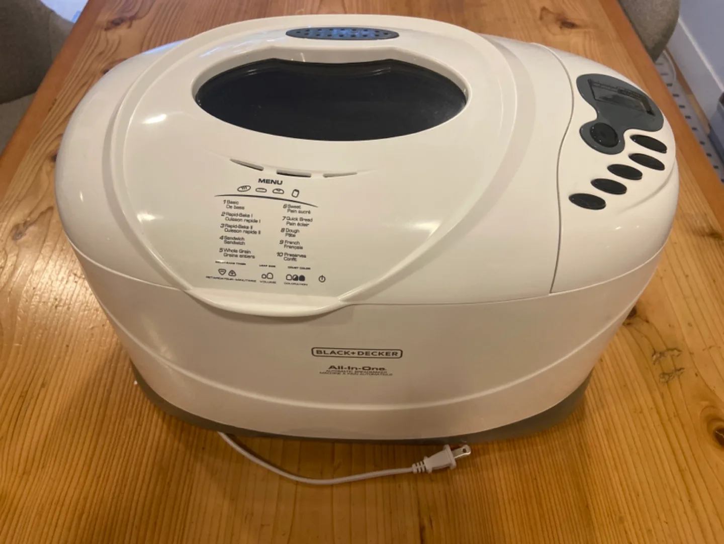 Black+Decker All-in-One Automatic Bread Maker - Model B2300 thumbnail