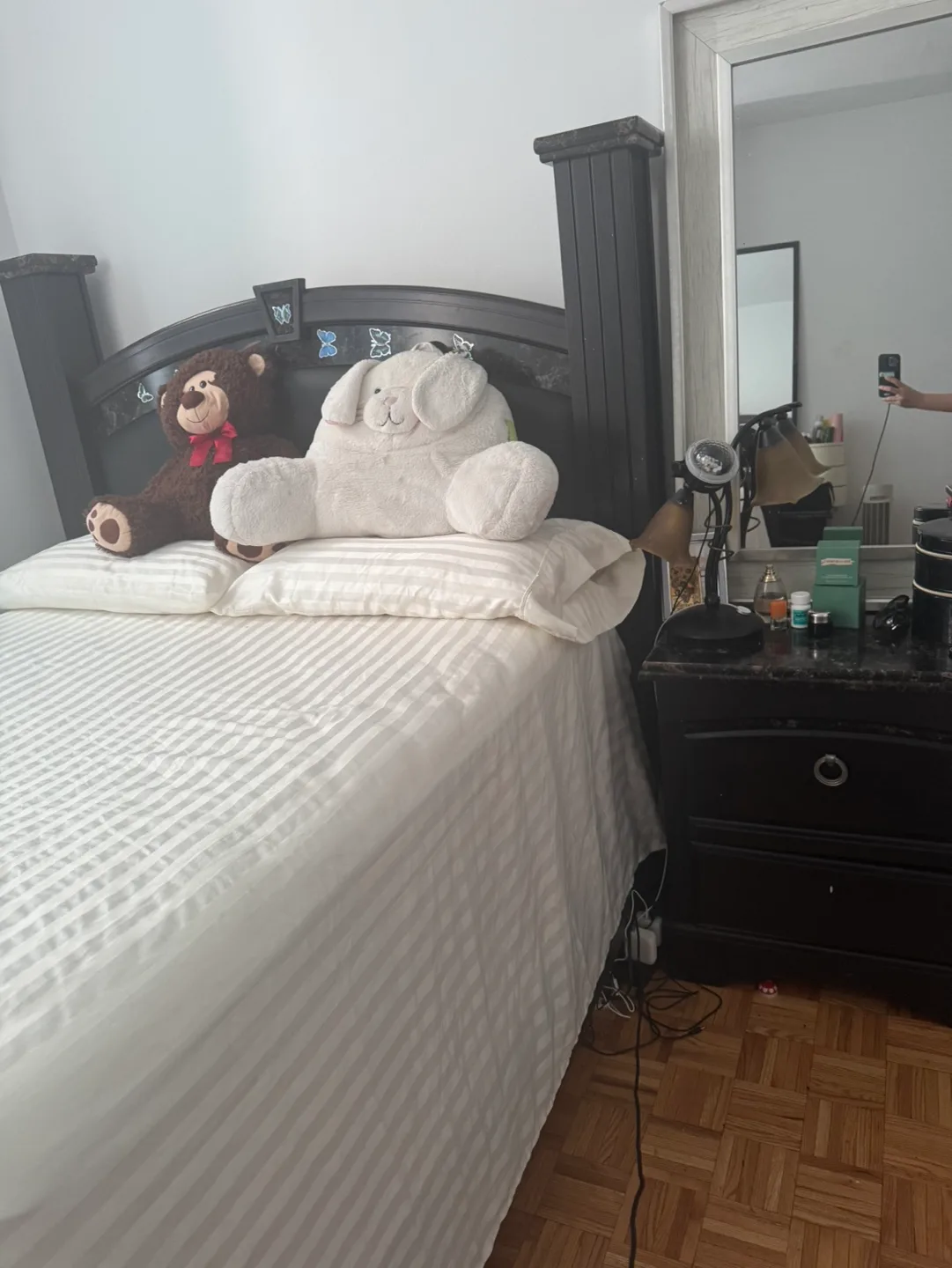 Queen Size Bed with two coffee tables image indicator(3)