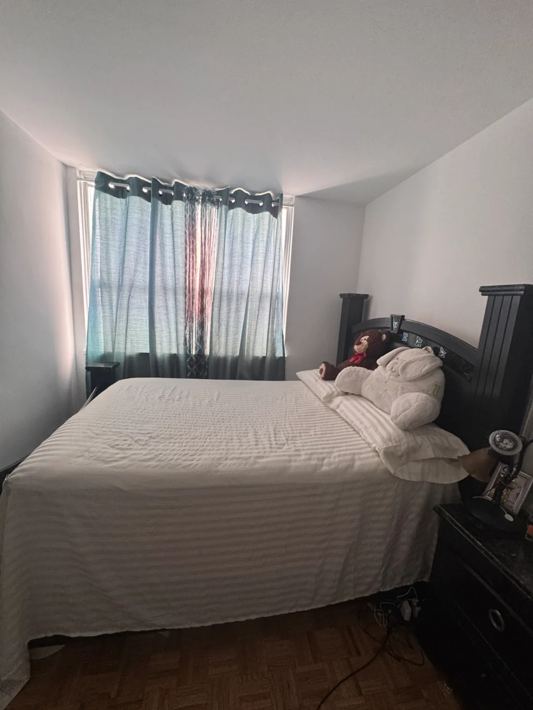 Queen Size Bed with two coffee tables image indicator(2)