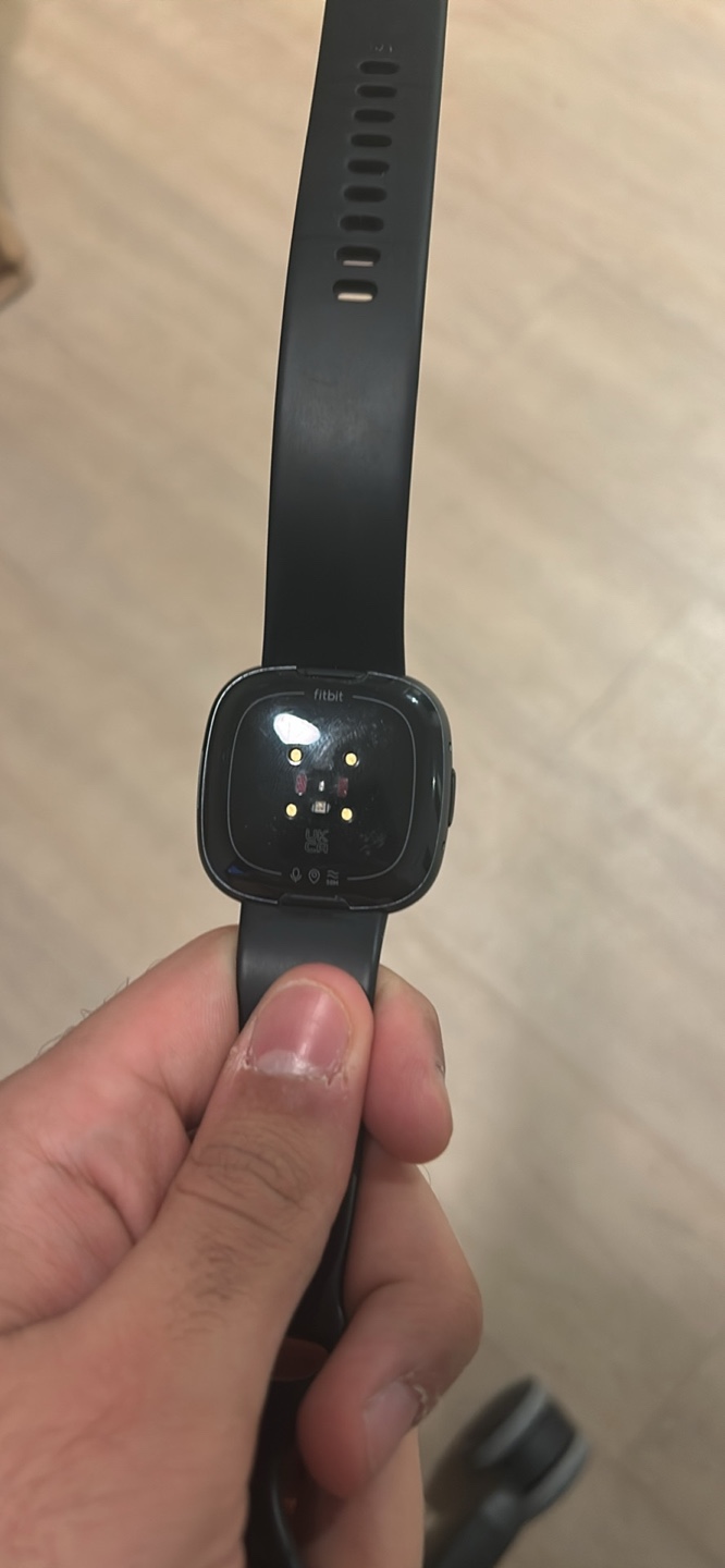 Fitbit Versa 4 - photo 2