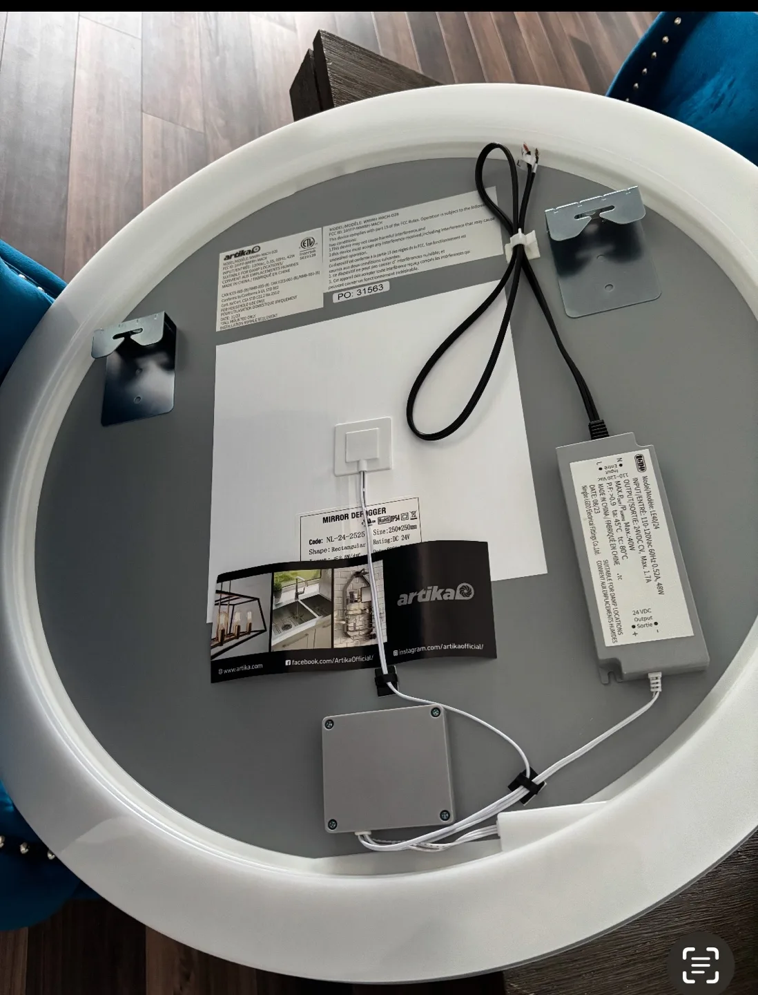 REDUCED! NEW Artika Mateo LED Lighted Round Wall Mirror image indicator(2)