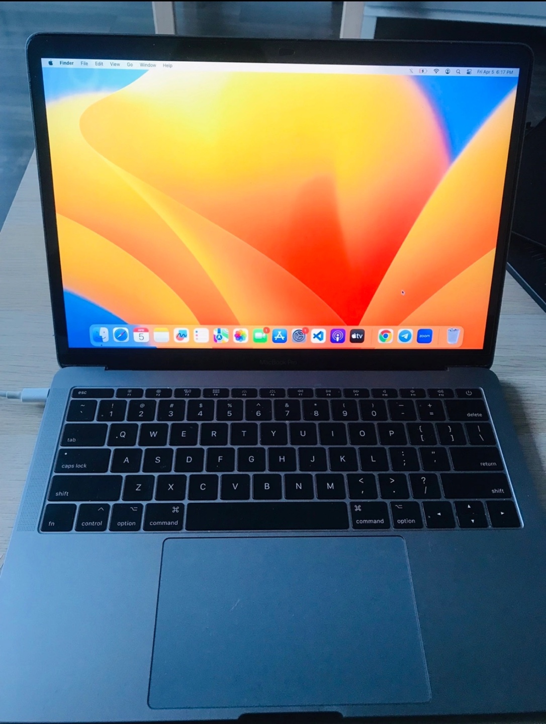 MacBook Pro 13-inches 16 GB RAM 512 GB SSD