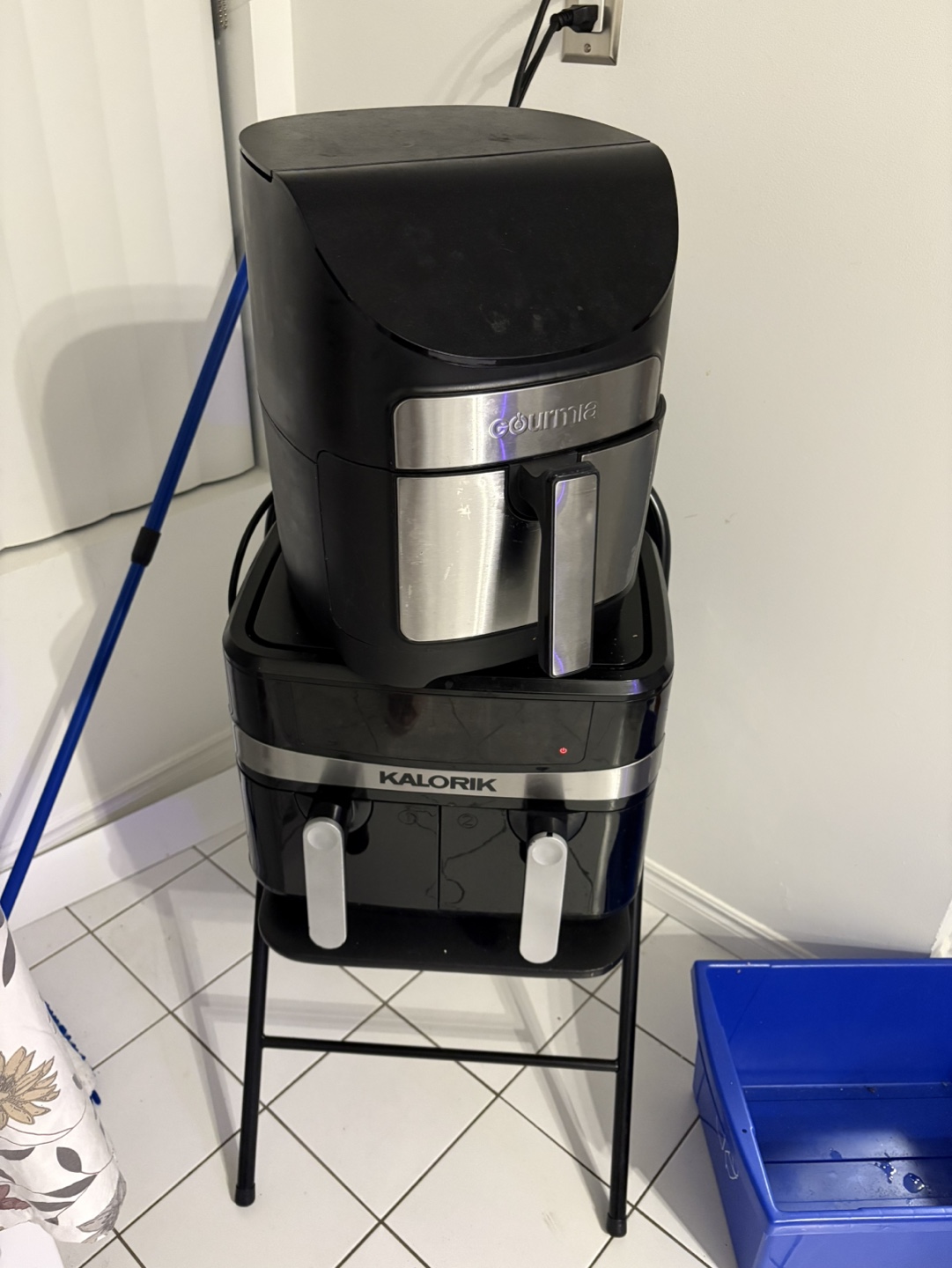 Two Air Fryers - Gourmia & Kalorik - photo 2