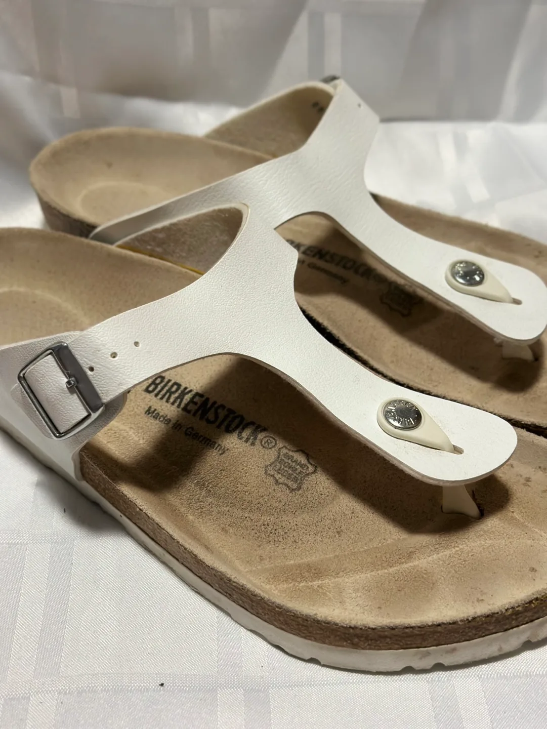 Birkenstock Gizeh White Patent Sandals image indicator(3)