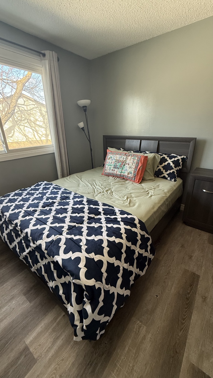 Queen Size Bed Frame with Headboard - photo 3
