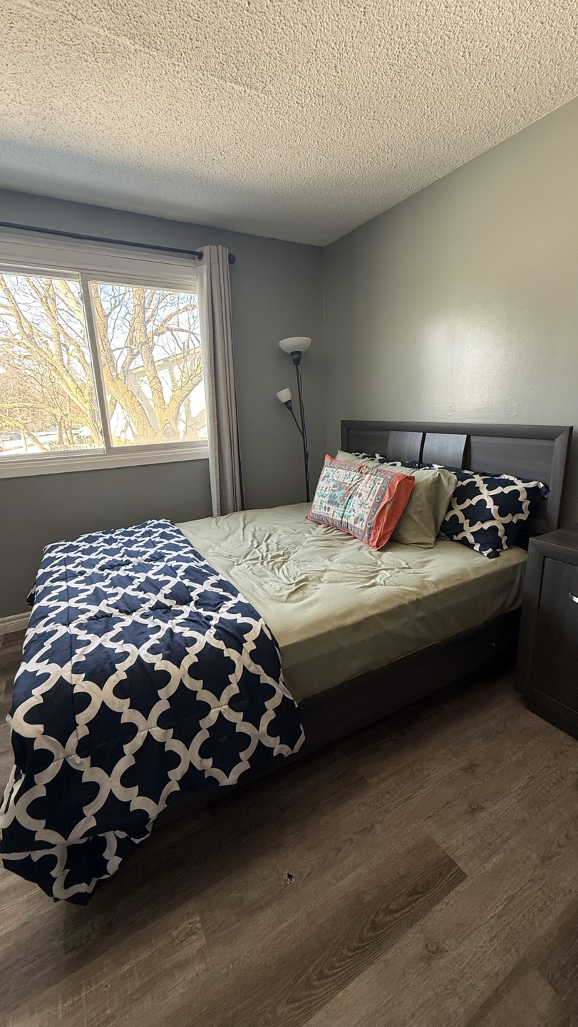 Queen Size Bed Frame with Headboard - photo 2