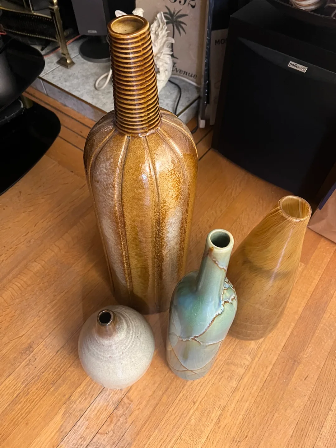 Set of four decorative vases image indicator(2)