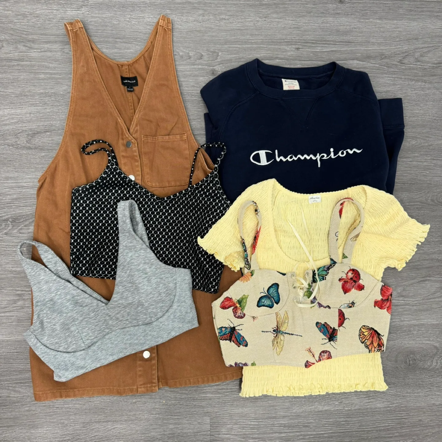 Women's Clothing Bundle Size MEDIUM thumbnail