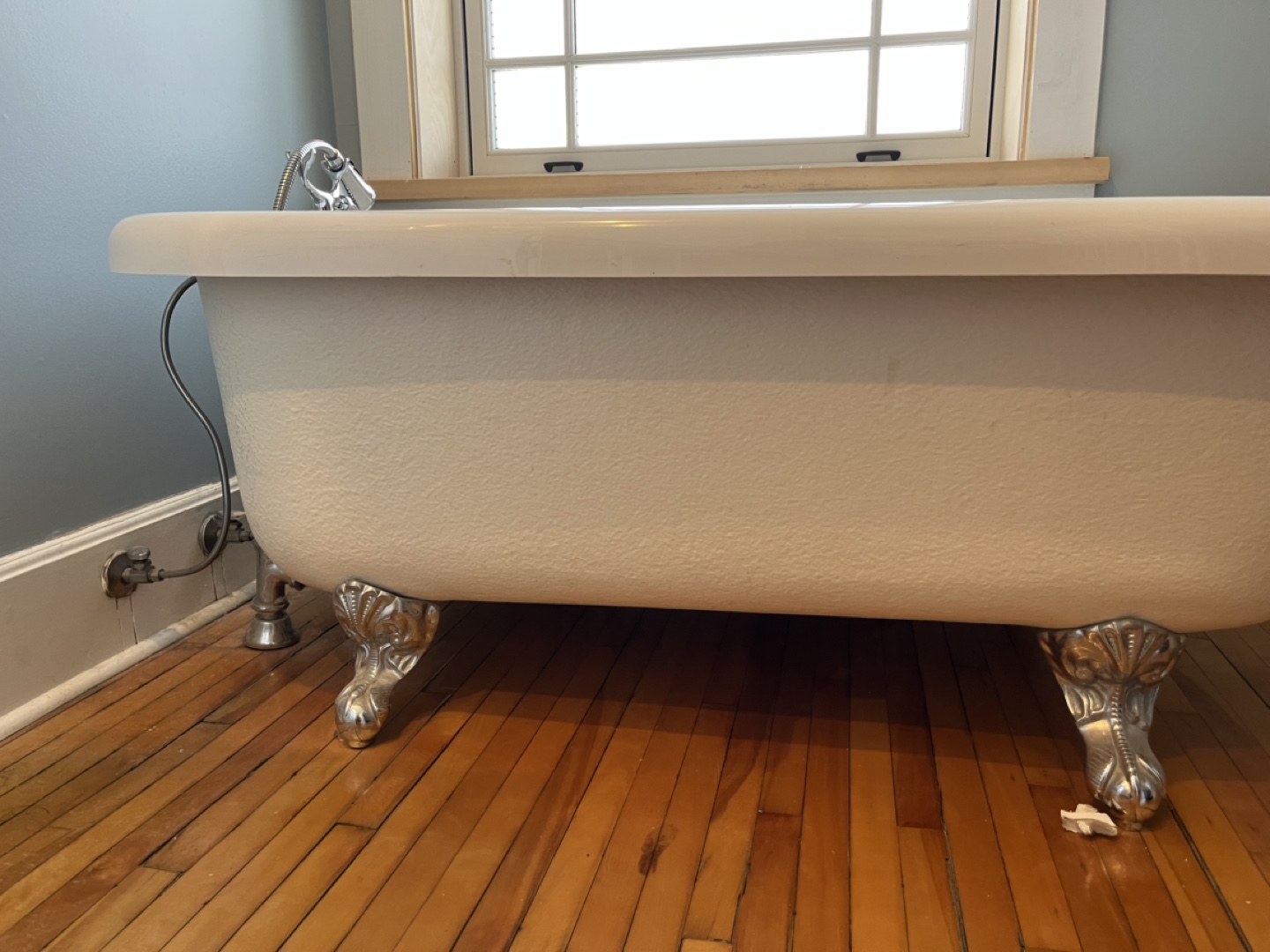 Clawfoot Tub with Faucet 67” - photo 2