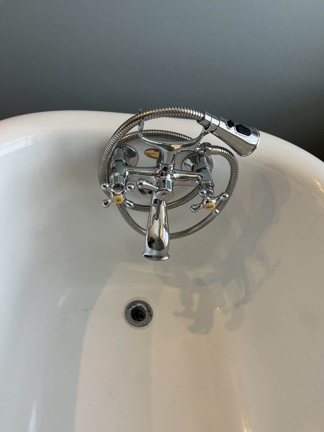 Clawfoot Tub with Faucet 67” - photo 3
