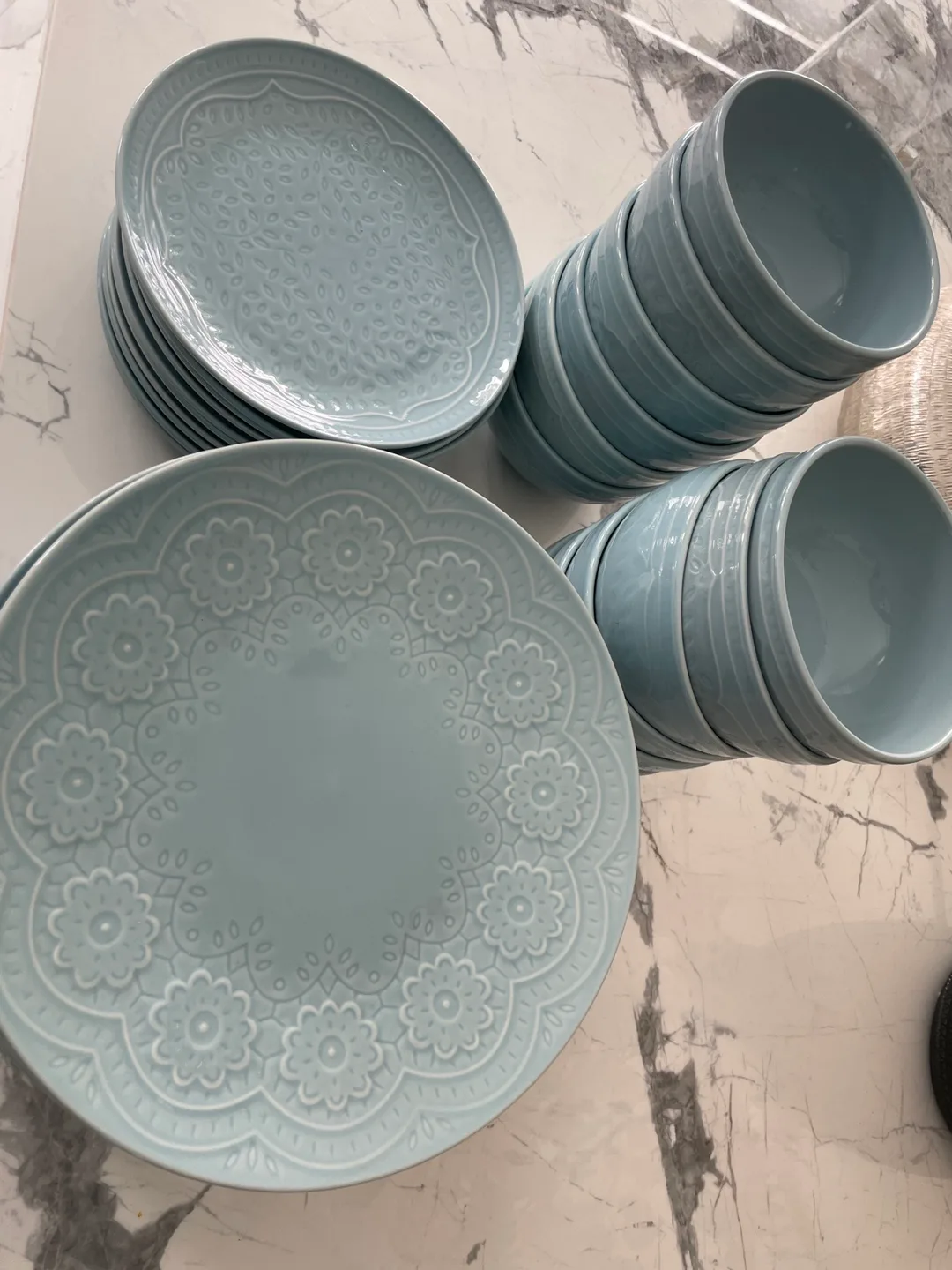 Beautiful Light Blue Dinnerware Set thumbnail