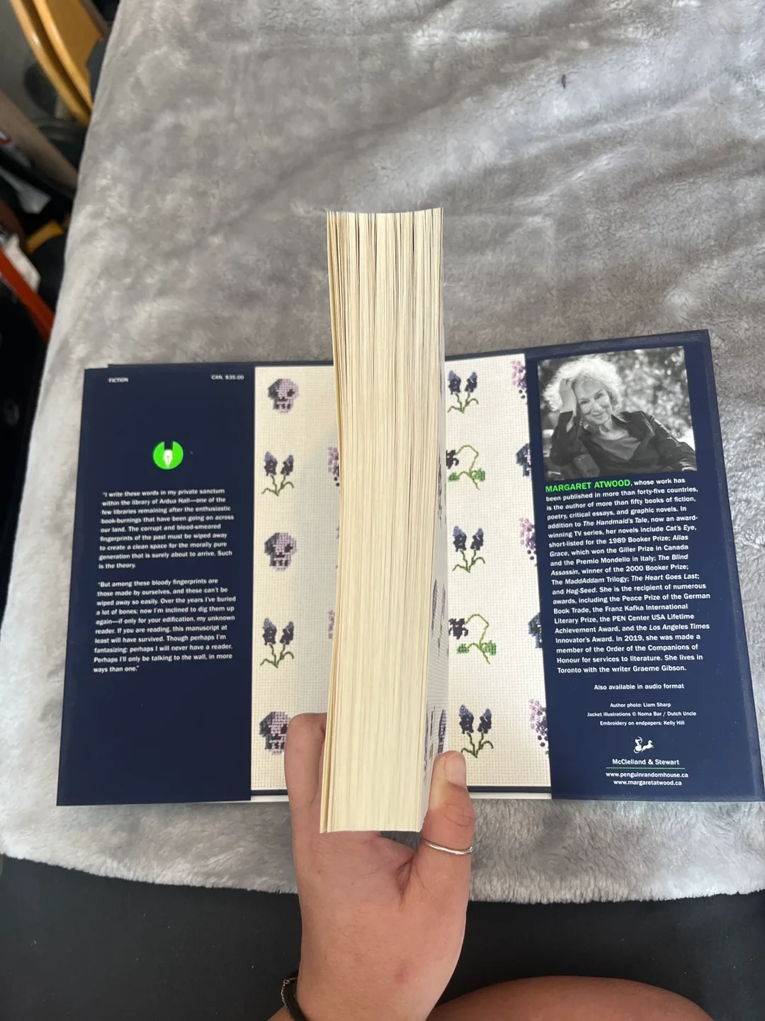 Margaret Atwood's The Testaments image indicator(2)