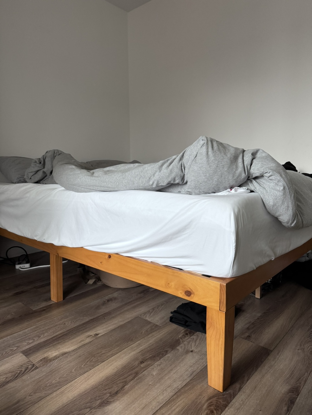 Queen Wooden Bed Frame - photo 2