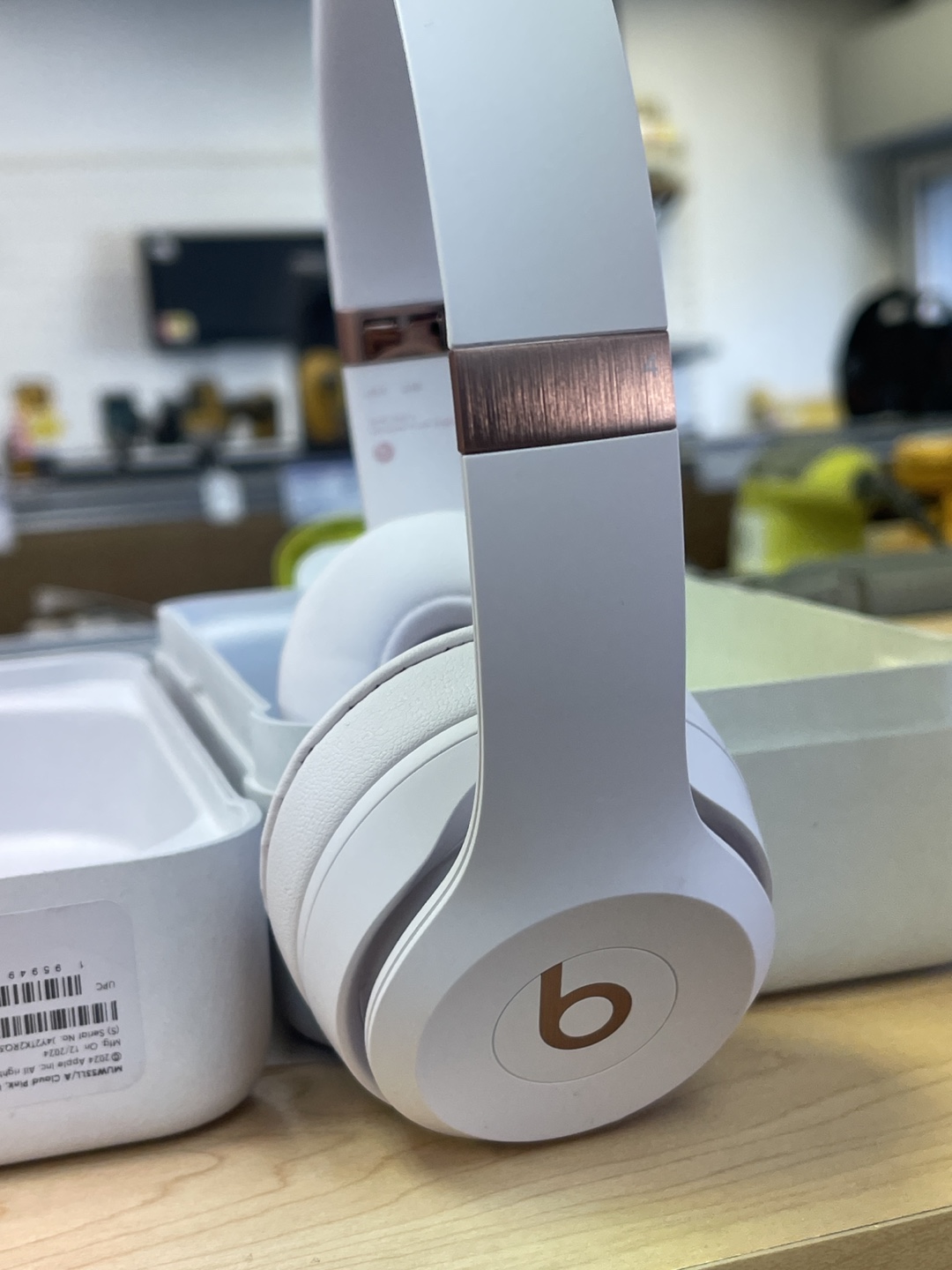 Beats Solo4 Wireless On-Ear Headphones - Ivory - photo 4