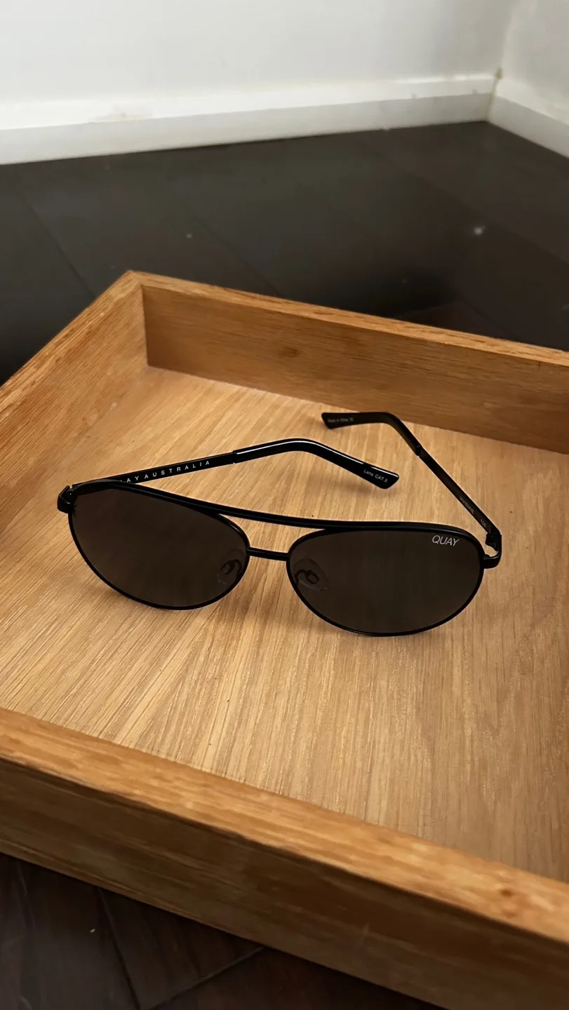 QUAY High Key Aviator Sunglasses - Black/Smoke image indicator(5)