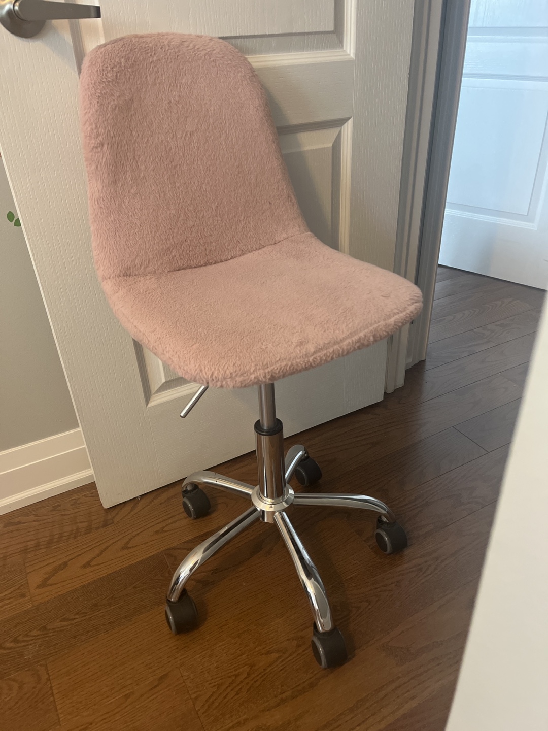Pink Fuzzy Rolling Chair - photo 3