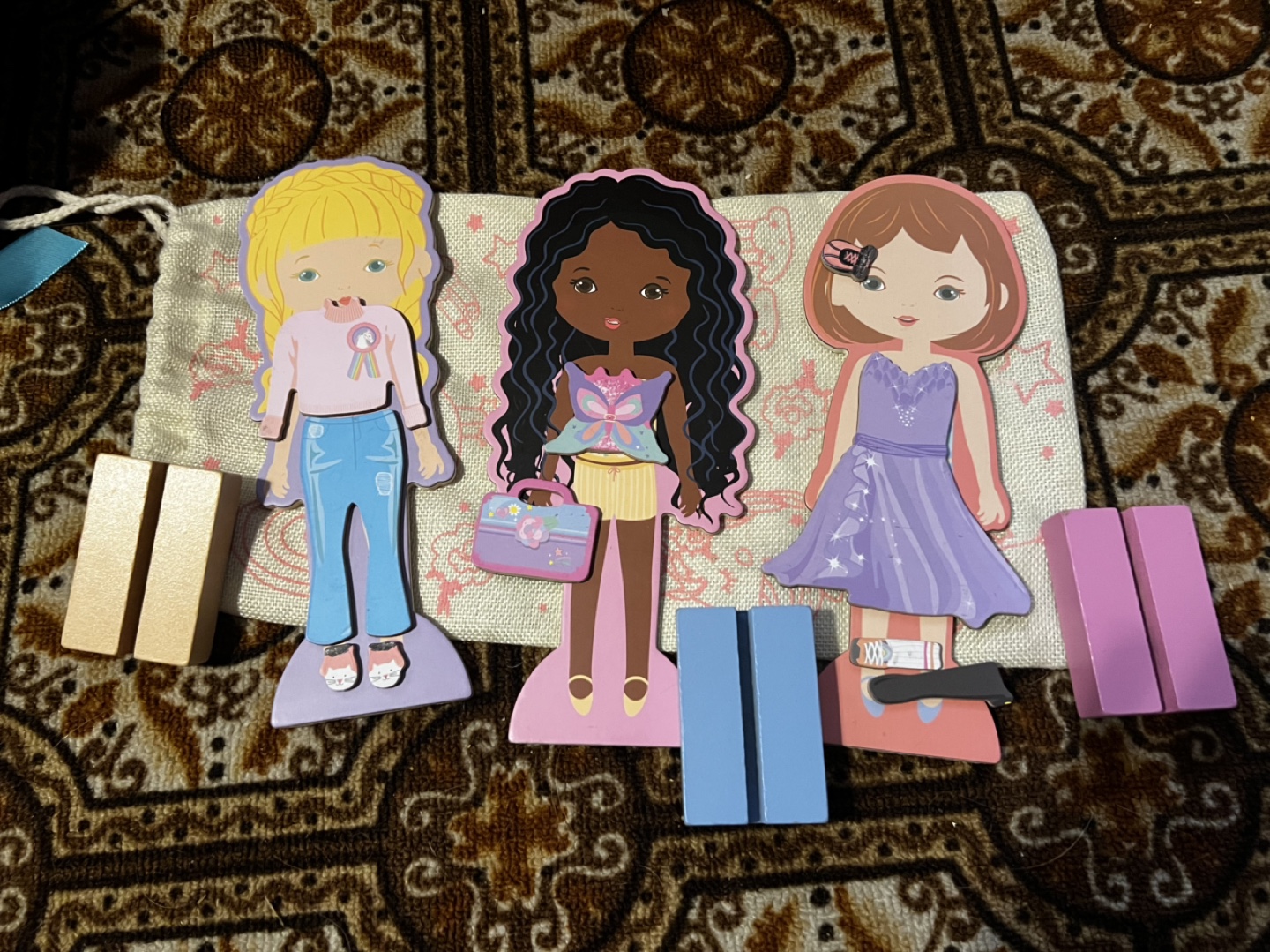 Magnetic Dress-Up Dolls and Accessories Playset