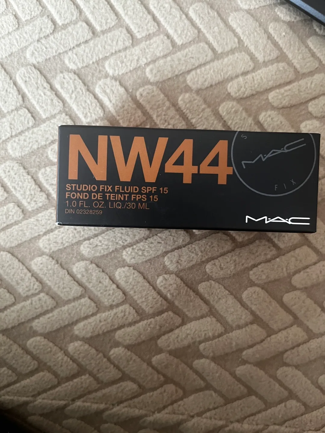 MAC Studio Fix Fluid SPF 15 Foundation NW44 image indicator(2)