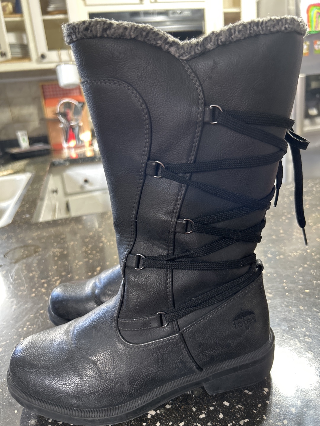Totes Girls' Black Boots Size 6 - photo 3