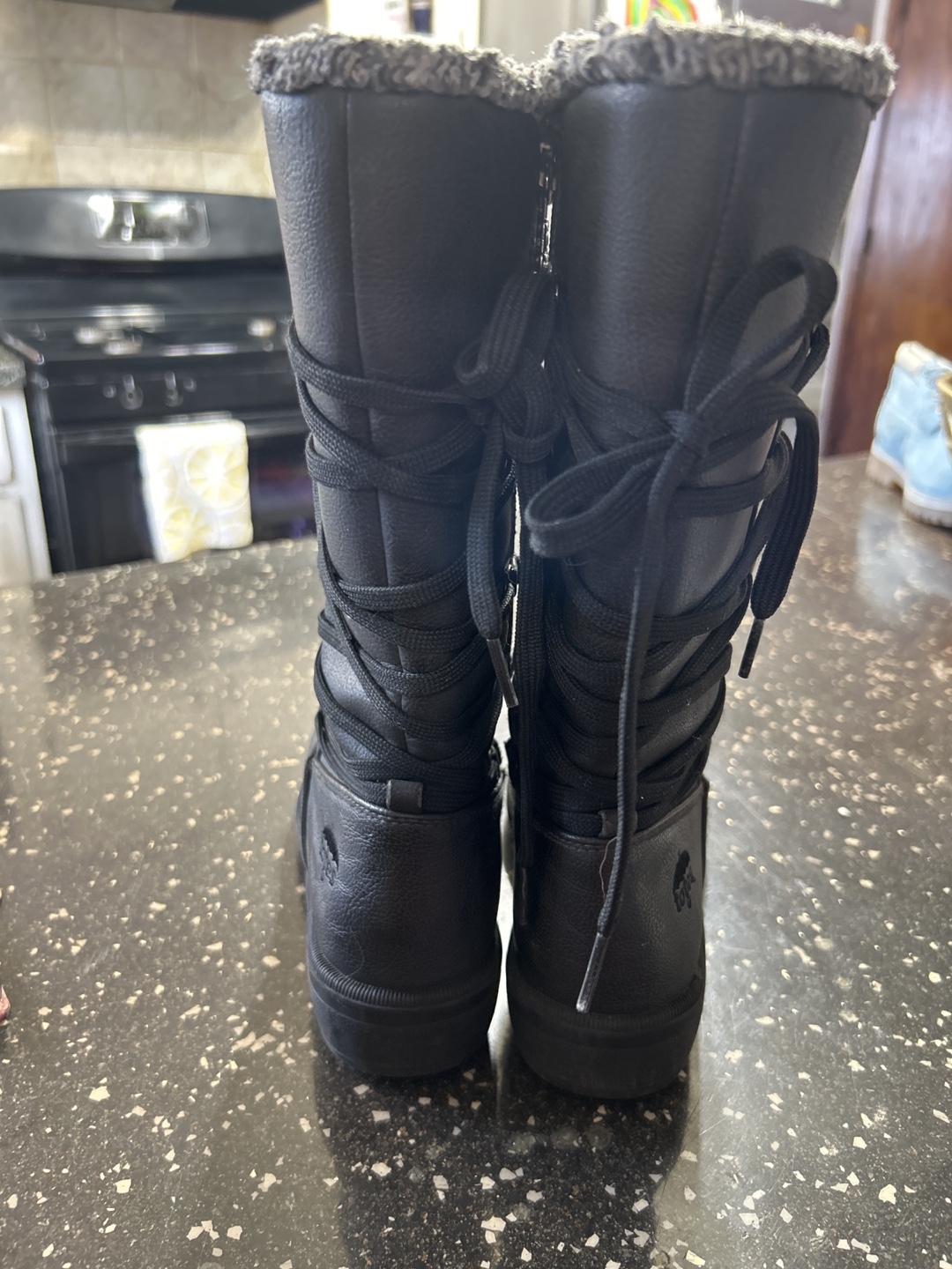 Totes Girls' Black Boots Size 6 - photo 4