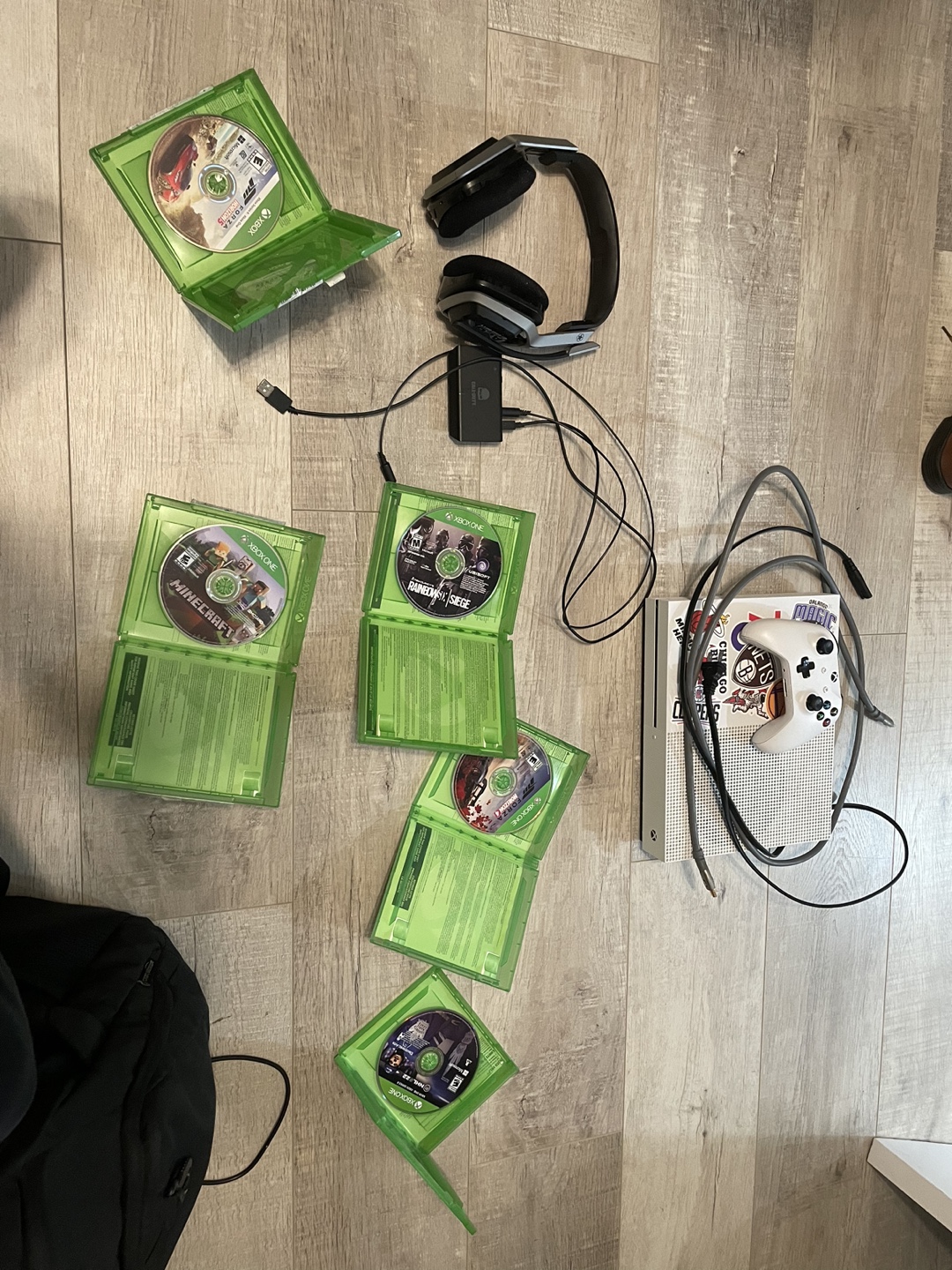 Xbox One S 500GB Console + Games + Headset