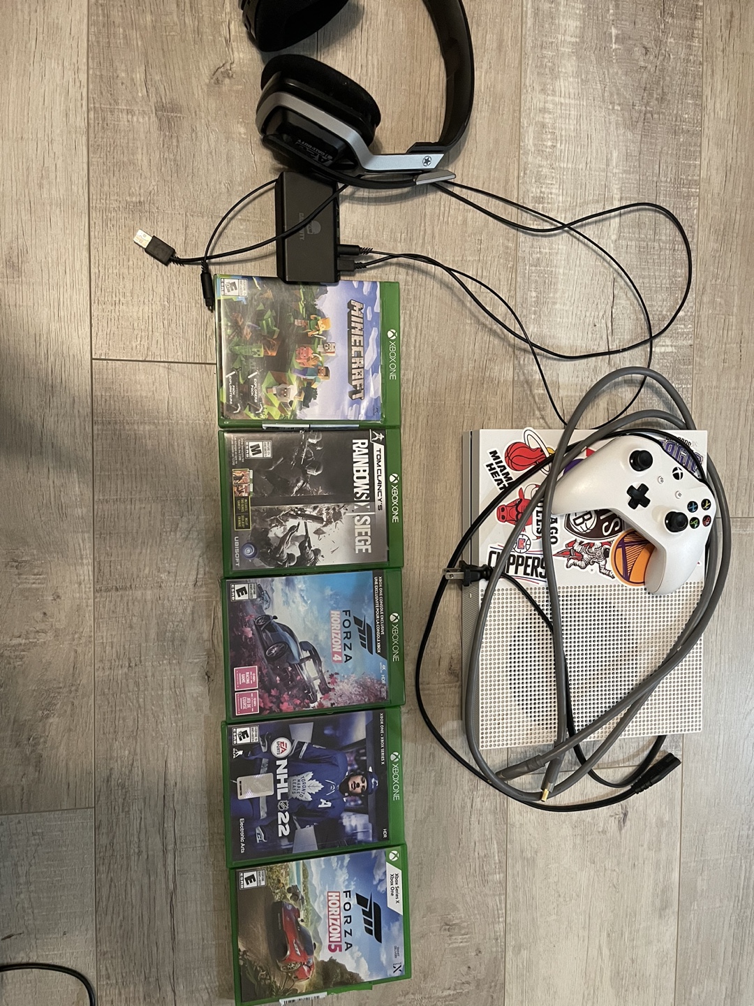 Xbox One S 500GB Console + Games + Headset - photo 2