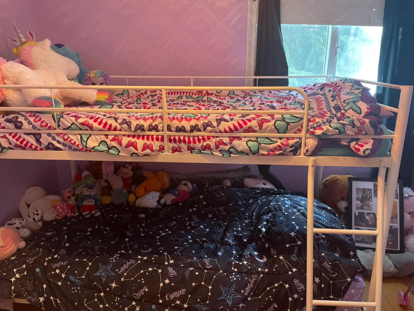 White Metal Twin-over-Twin Bunk Bed image indicator(2)