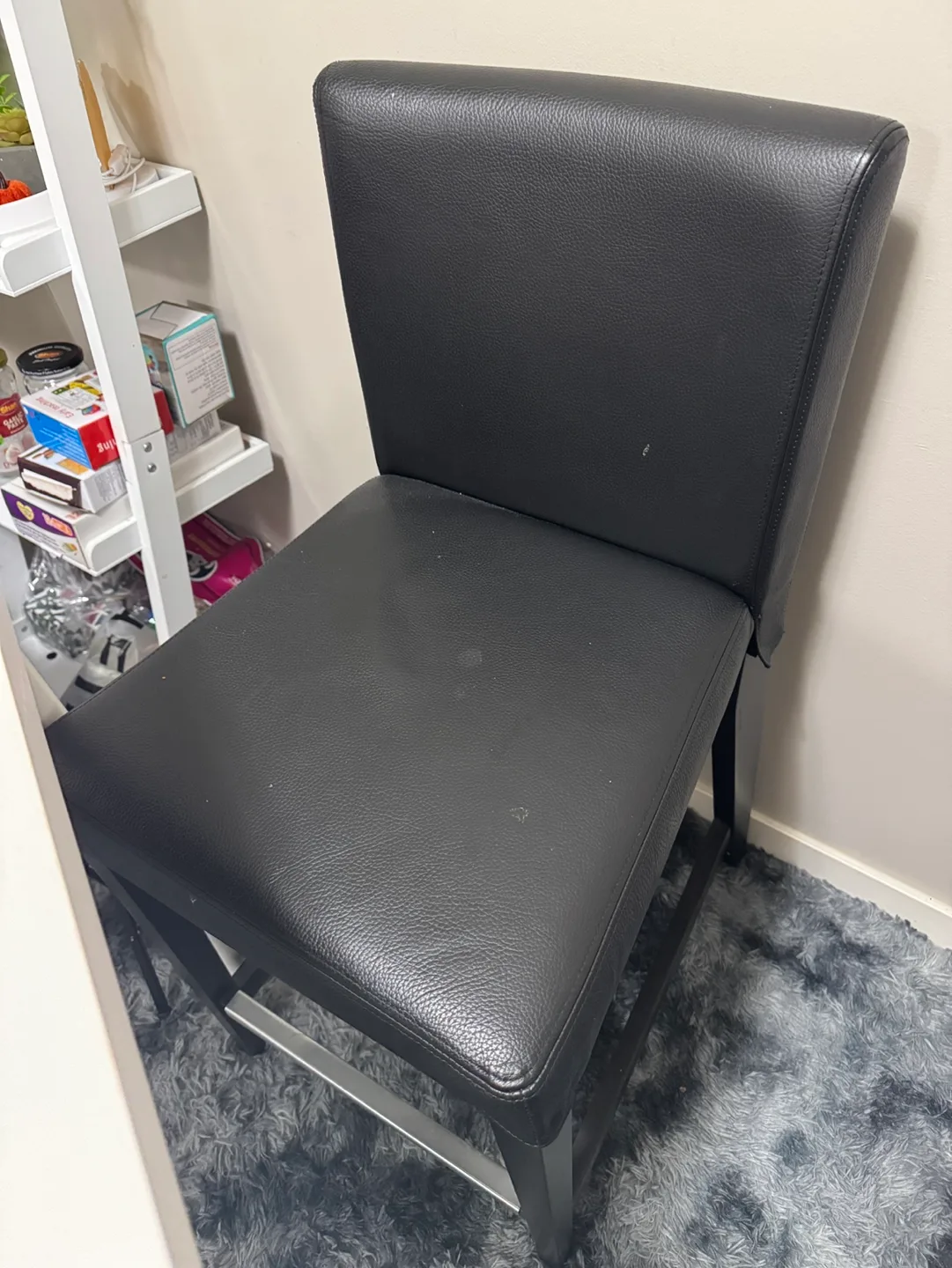 Table & two chairs image indicator(3)