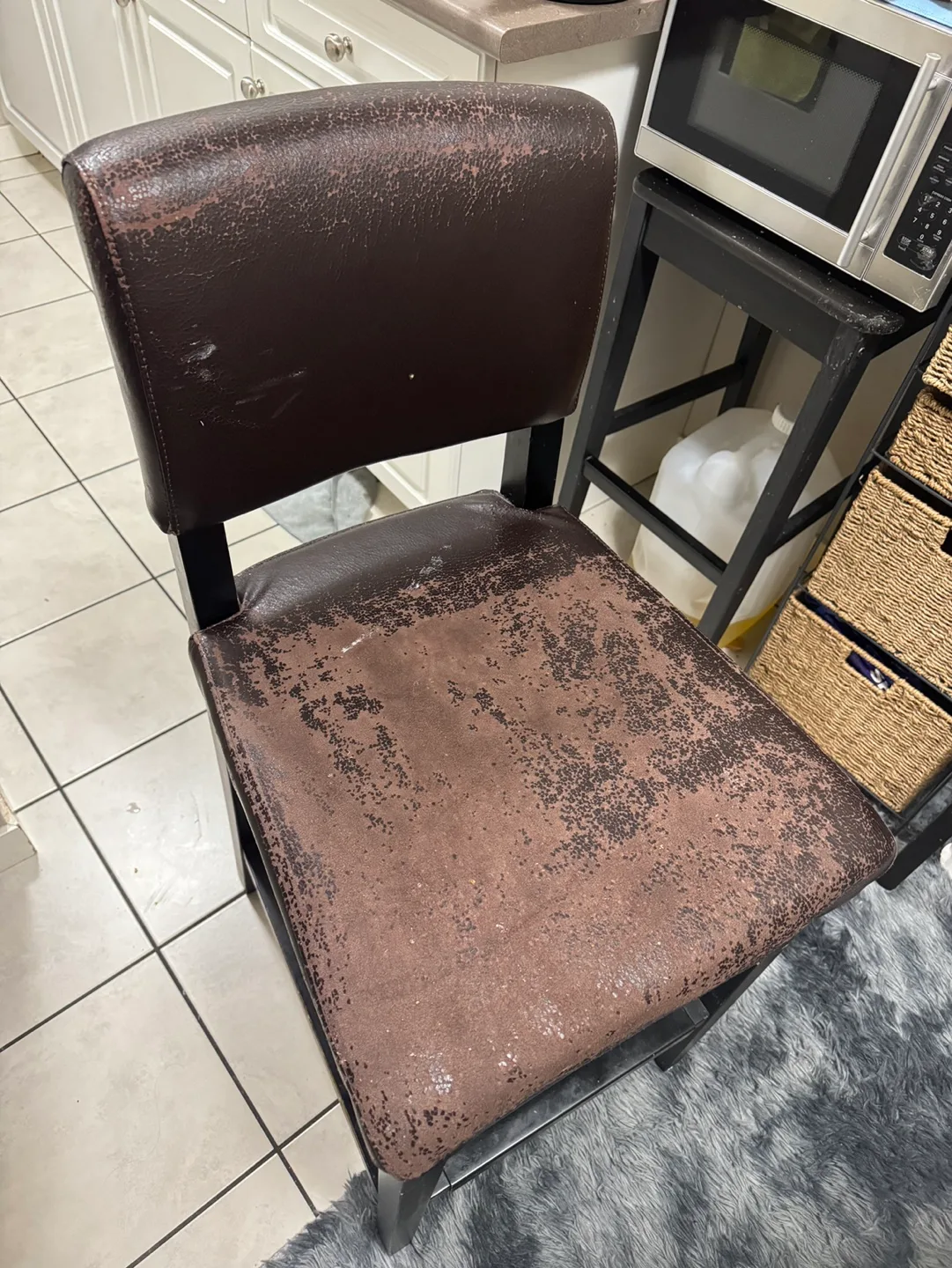 Table & two chairs image indicator(4)